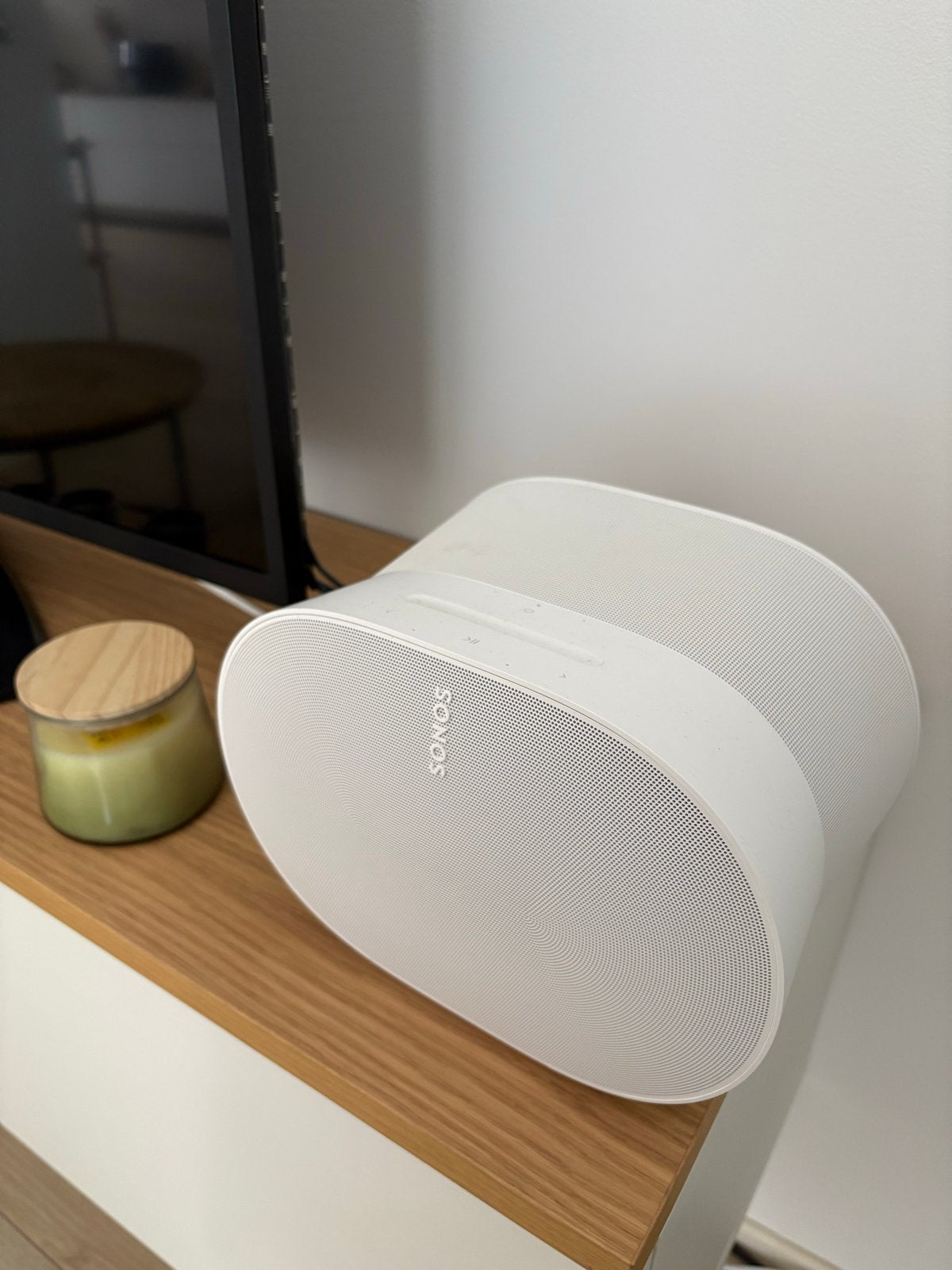 Sonos Era 300 Wit - Zo goed als nieuw met muurbevestiging