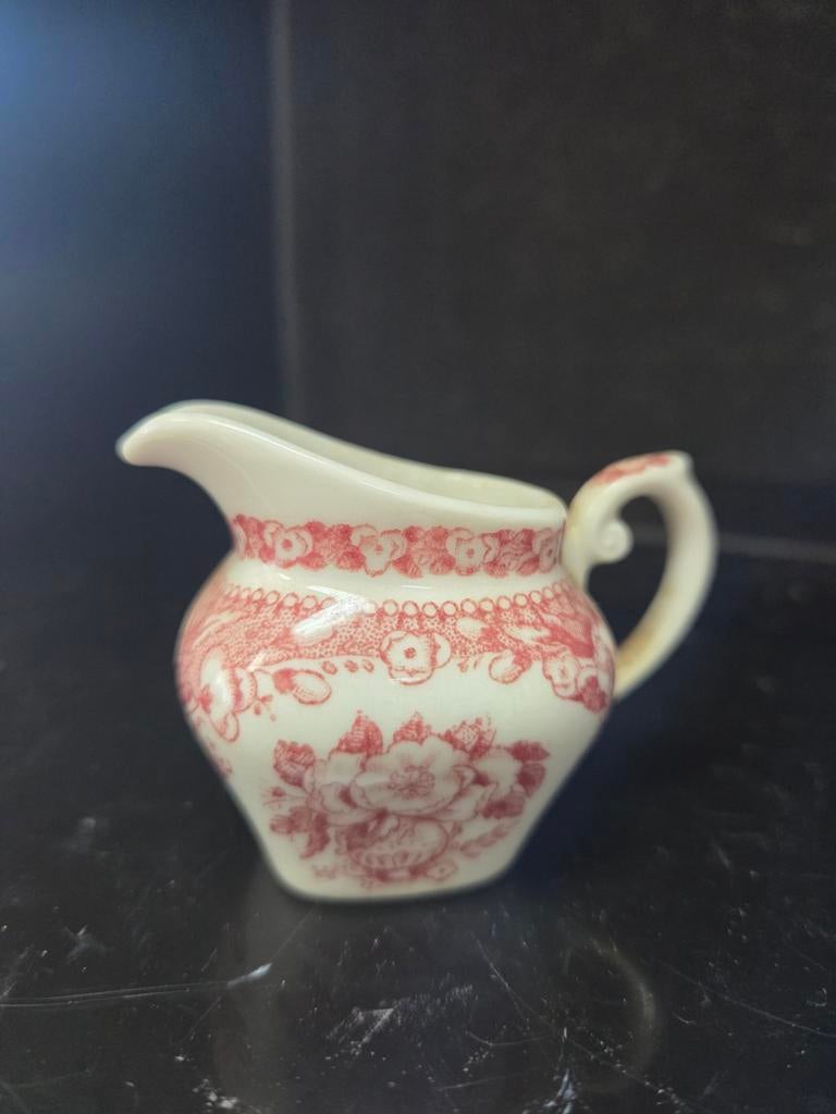Crèmekannetje met rood bloemenpatroon, Ophalen of Verzenden