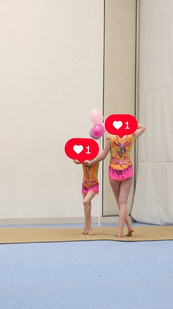 Schitter met deze prachtige duo acro pakjes (te huur), Ophalen of Verzenden, Zo goed als nieuw