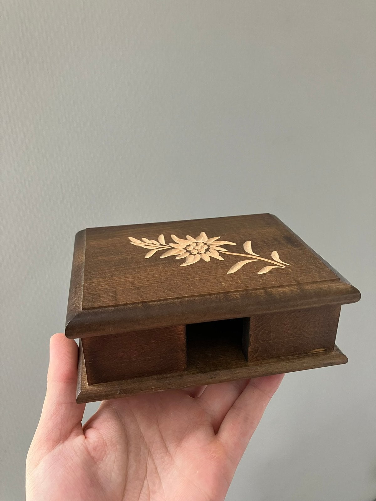 Hout houten doos doosje vintage met bloem bruin kleurig, Ophalen of Verzenden