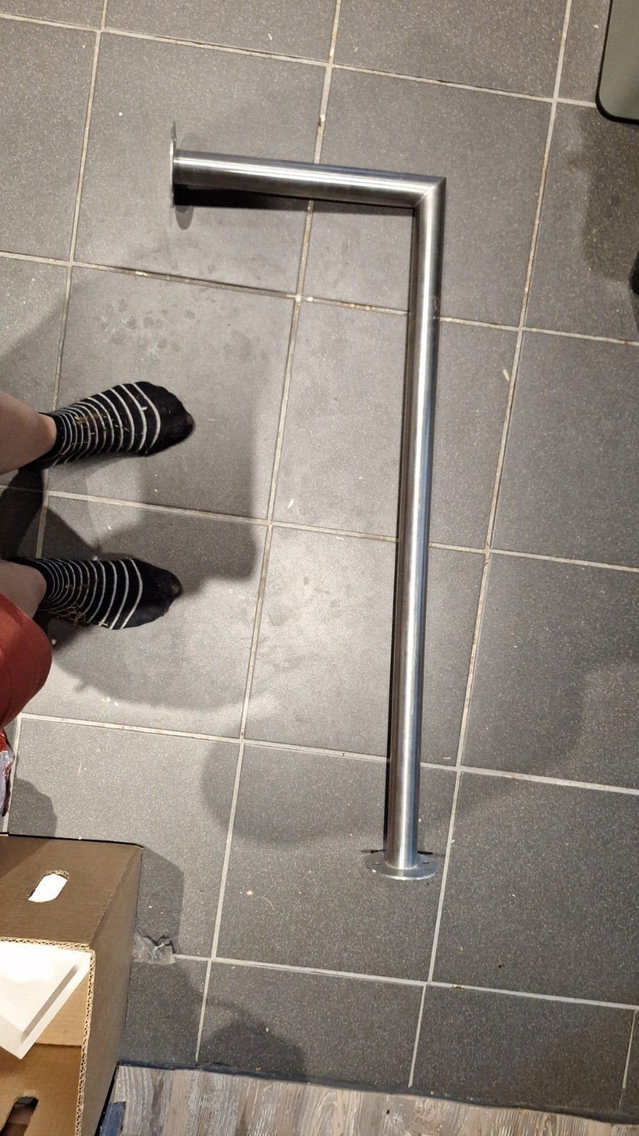 Roestvrijstalen buis is een kapstok, Huis en Inrichting, Woonaccessoires | Kapstokken, Zo goed als nieuw, Minder dan 100 cm, Metaal
