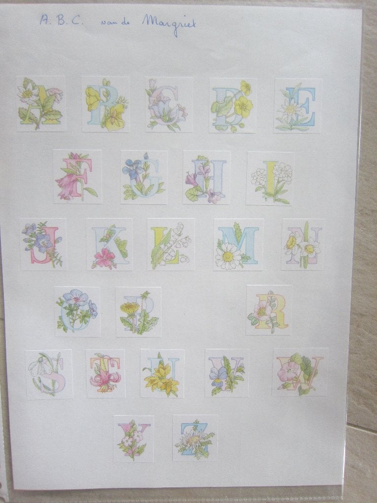 oud borduurpatroon van de MARGRIET ABC bloemen Alfabet, Ophalen of Verzenden, Zo goed als nieuw, Handborduren, Patroon
