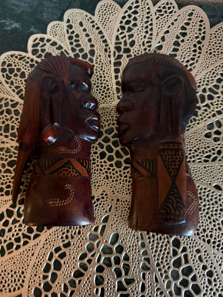 2 handgemaakte hoofdjes uit Zuid Afrika, Antiek en Kunst, Kunst | Beelden en Houtsnijwerken, Groep mensen, Minder dan 20 cm, Ophalen of Verzenden