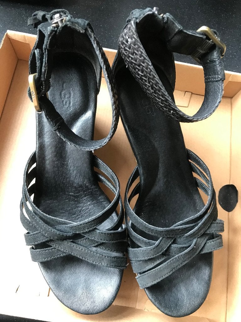UGG sleehakken, Kleding | Dames, Schoenen, UGG, Zwart, Ophalen of Verzenden, Zo goed als nieuw