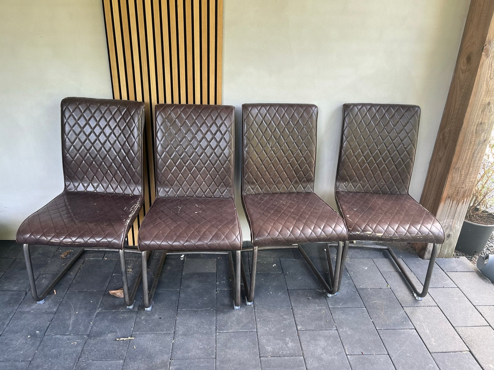Set van 4 bruine eetkamerstoelen met metalen frame, Ophalen, Gebruikt, Bruin, Leer