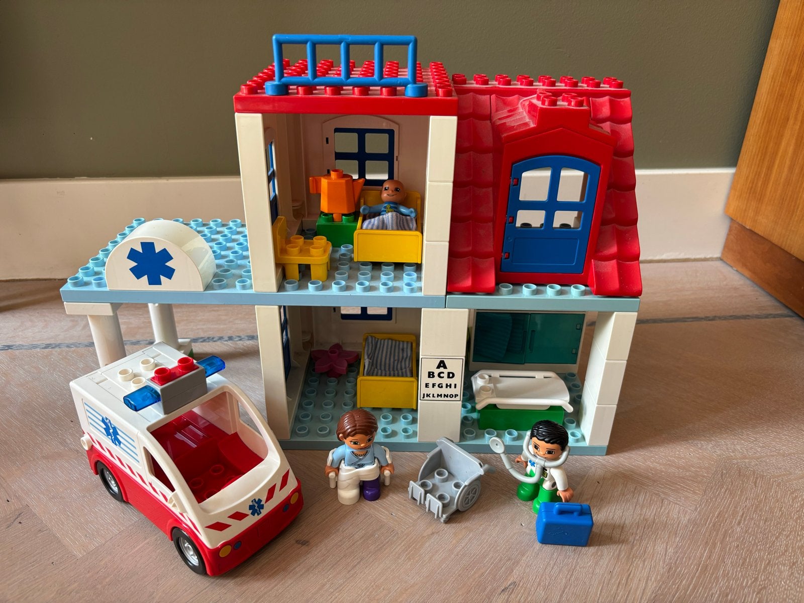 LEGO Duplo Ziekenhuis met ambulance (set 5695), Gebruikt, Ophalen of Verzenden, Compleet, Duplo