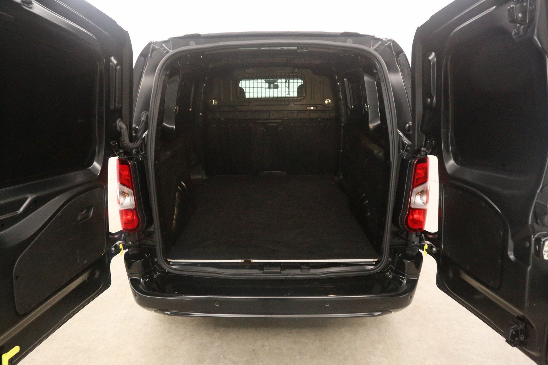 Opel Combo 1.2 111PK | Benzine | Airco | Cruise | Camera | C, Auto's, Stof, Gebruikt, 4 cilinders, Zwart