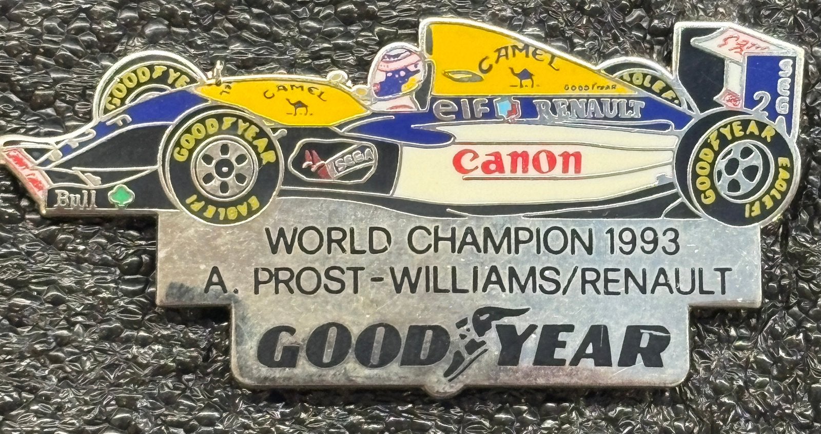 Prachtige geëmailleerde pin van F-1 kampioenschap A. Prost, Verzamelen, Verzenden, Zo goed als nieuw, Sport, Speldje of Pin