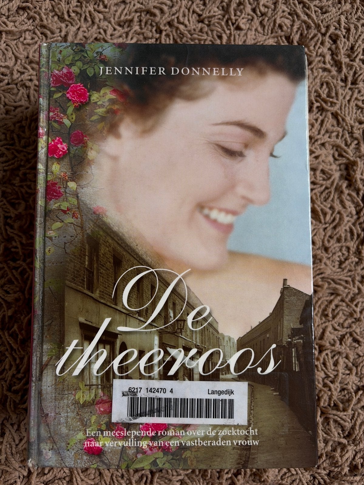 De Theeroos - Jennifer Donnelly (Afgeschreven bibliotheekboe, Ophalen of Verzenden, Gelezen, Nederland