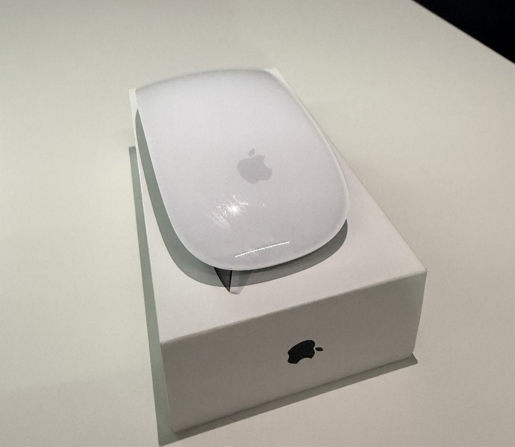 Apple Magic Mouse | A3204, Computers en Software, Muizen, Rechtshandig, Muis, Ophalen of Verzenden, Zo goed als nieuw