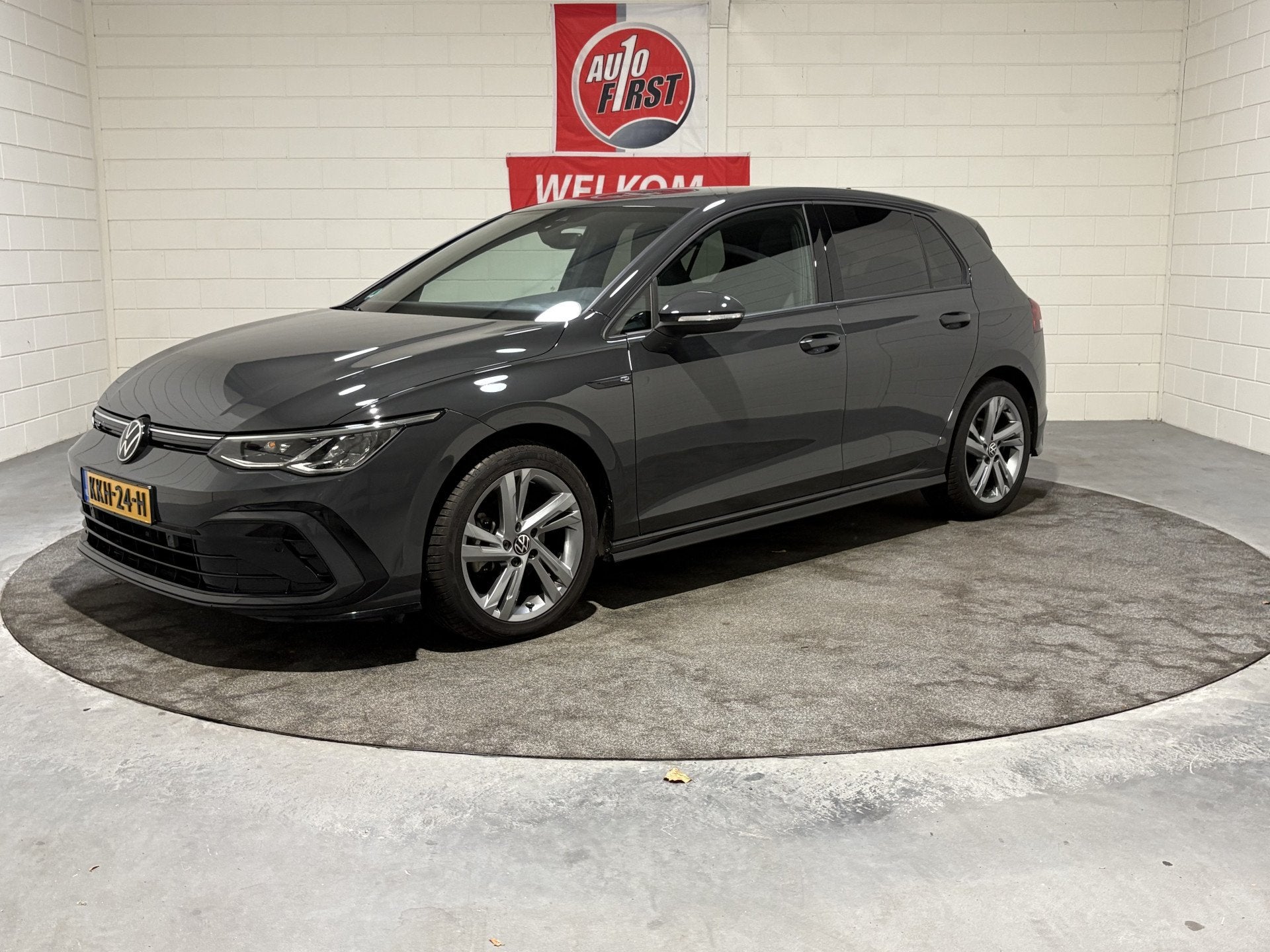 Volkswagen Golf 1.5 eTSI R-Line Automaat, Zeer compleet, 17, Auto's, Volkswagen, Euro 6, 4 cilinders, Alcantara, Grijs