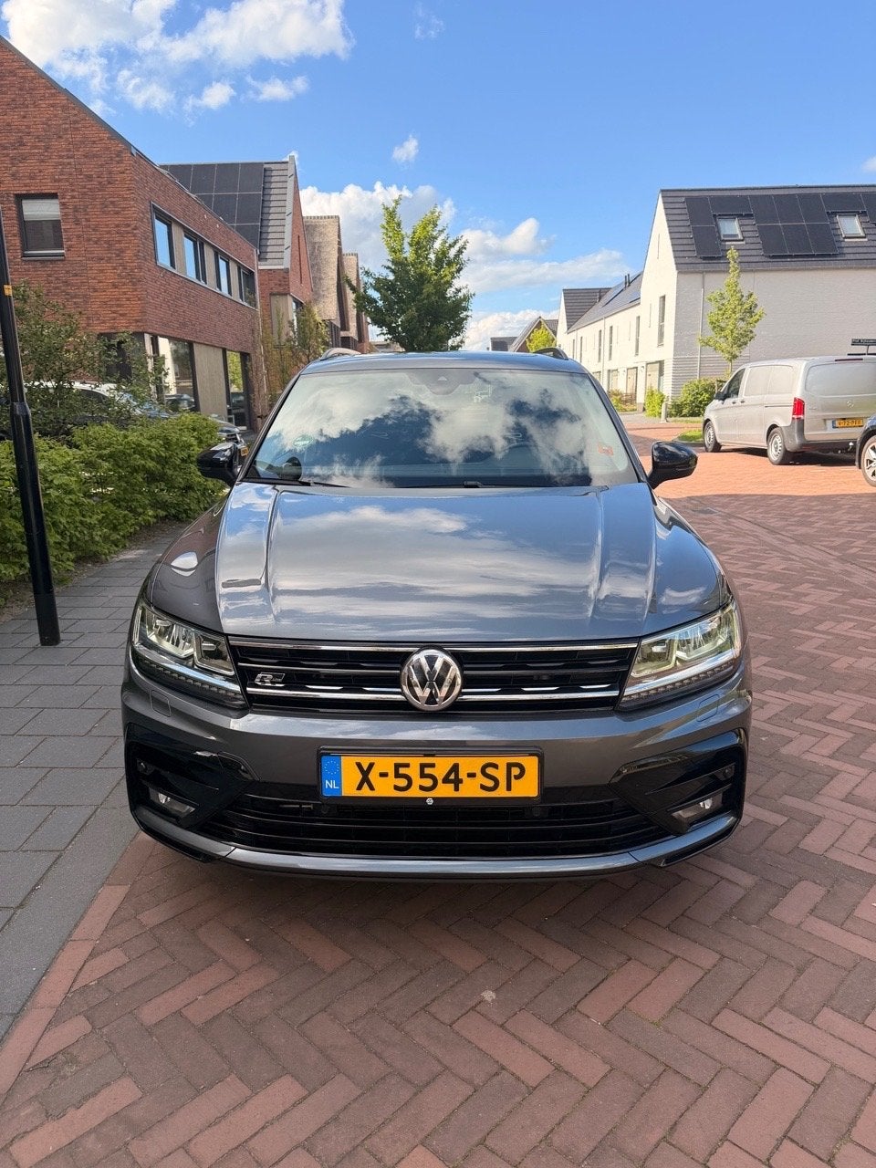 Foto 3 van Volkswagen Tiguan 2.0 TSI 190pk 4Motion DSG 2020 Grijs