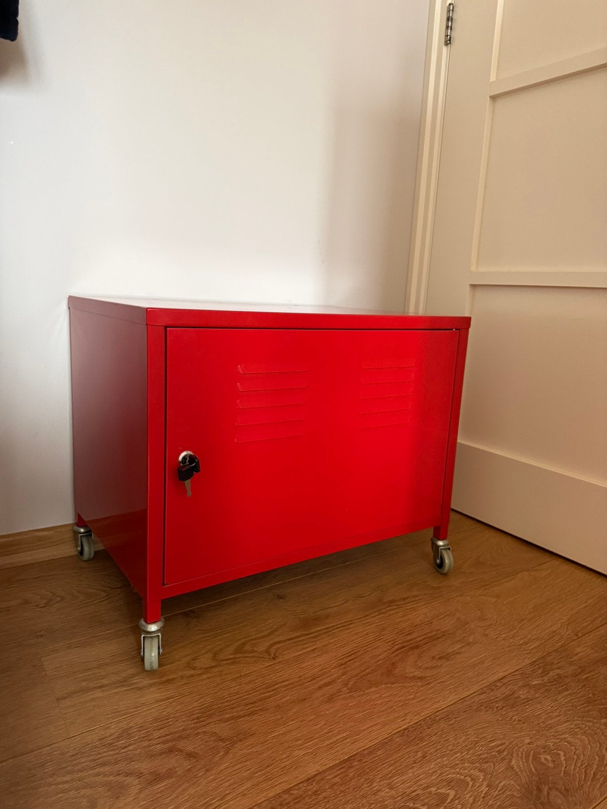 Rood locker (nacht) kastje, Ophalen, Zo goed als nieuw