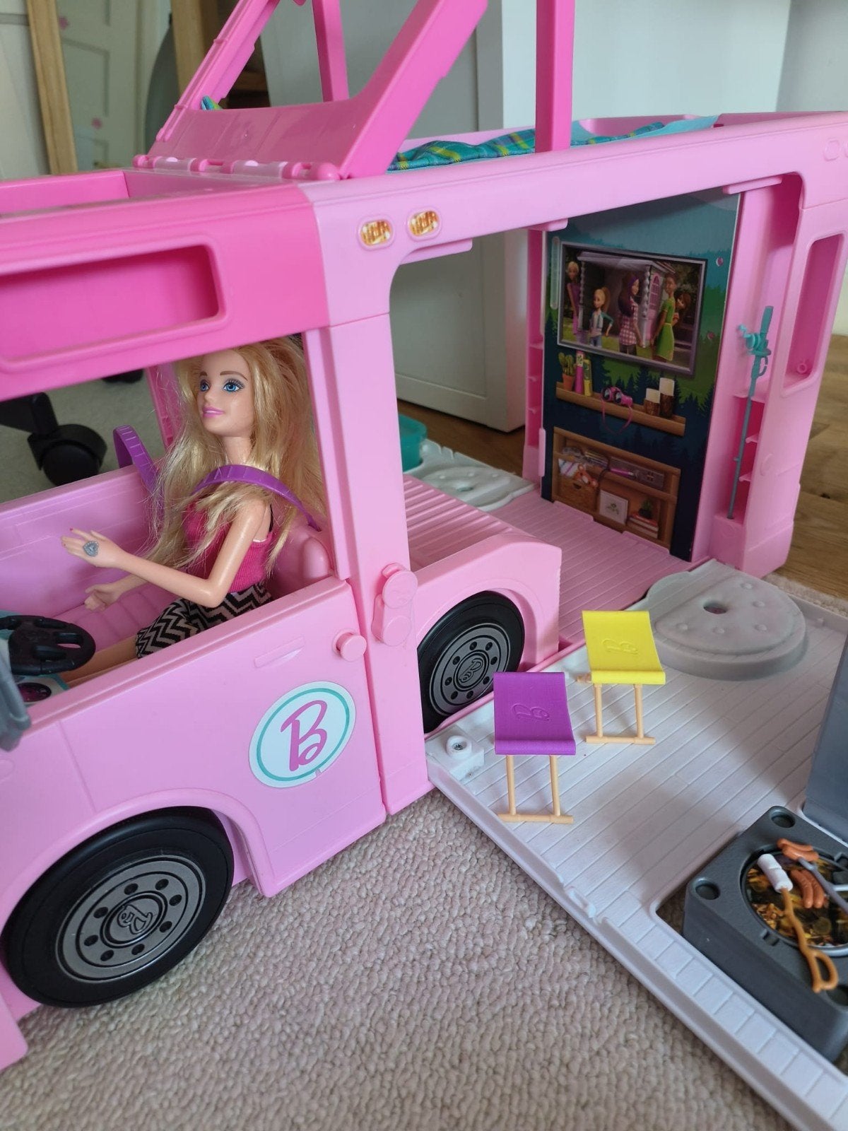 Barbie camper met Barbiepop en accessoires, Ophalen