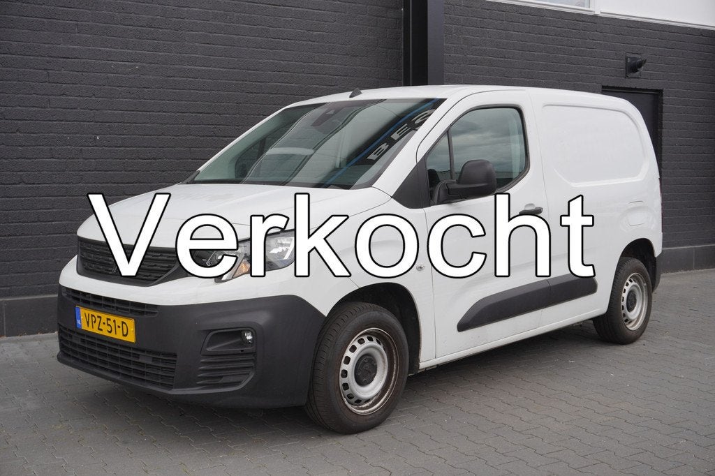 Peugeot Partner 1.2 110PK BENZINE ! - Airco - Cruise - PDC -, Voorwielaandrijving, Gebruikt, 1199 cc, Navigatiesysteem