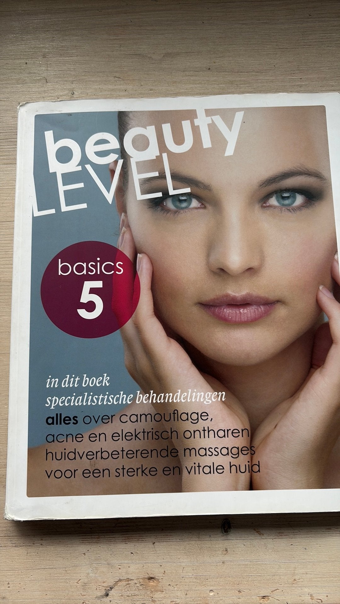 Studieboek beauty level basics 5, nr 978 94 91277 99 3, Boeken, Ophalen, Beta, Gelezen, MBO