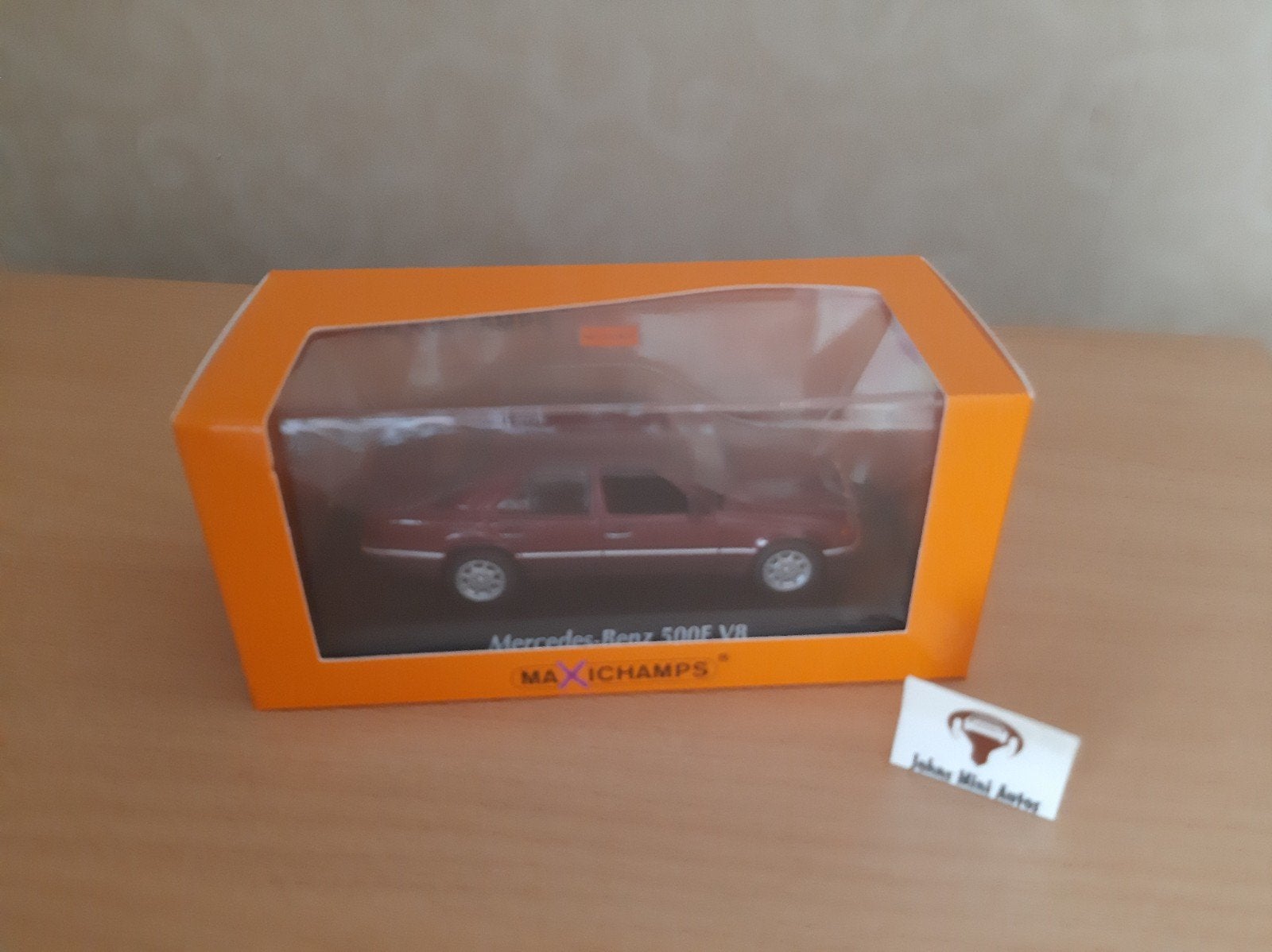 Mercedes Benz 500E V8 (W124) 1992 Rood Met. Maxichamps 1:43, Overige merken, Auto, Nieuw, Ophalen of Verzenden