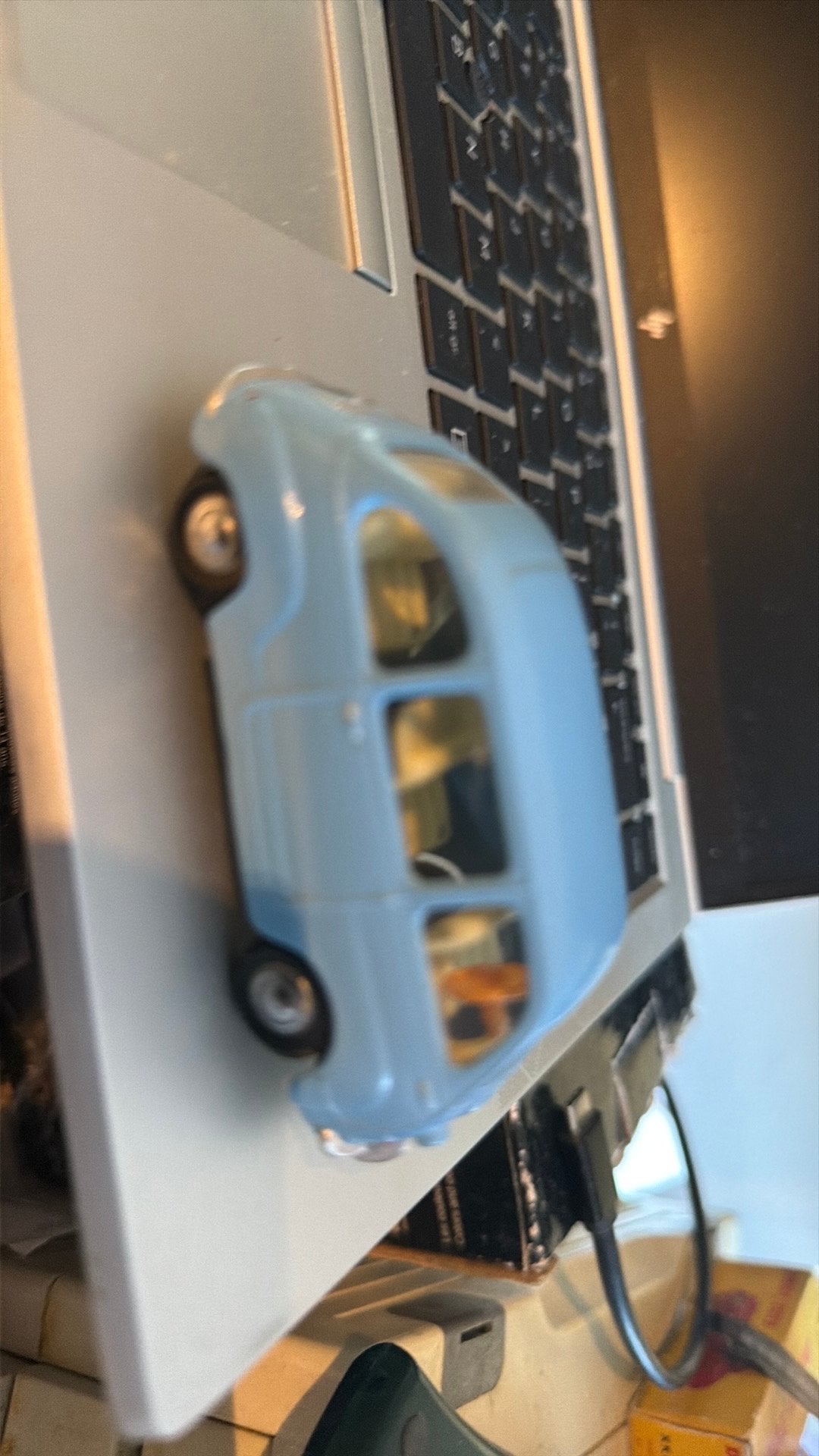 Vintage lichtblauwe speelgoedauto - Zie foto, Hobby en Vrije tijd, Modelauto's | 1:43, Gebruikt, Auto, Spot on, Ophalen of Verzenden
