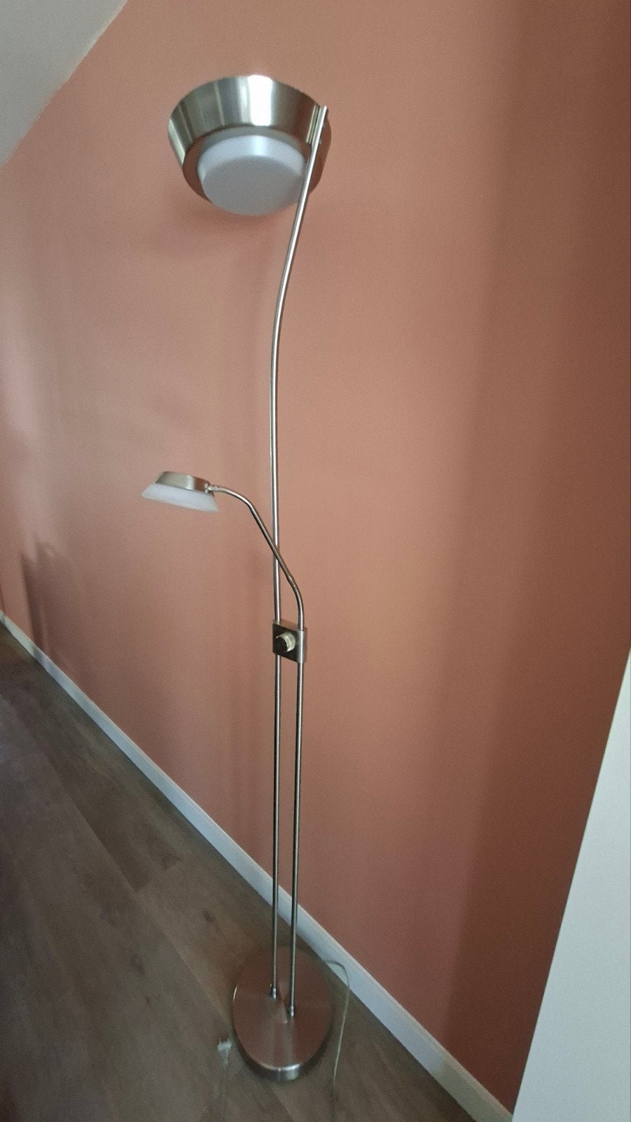 Halogeen vloerlamp met leeslamp en dimfunctie, Ophalen
