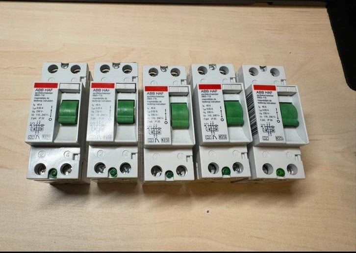 ABB aardlekschakelaar 40A / 30mA – meerdere beschikbaar, Hobby en Vrije tijd, Elektronica-componenten, Ophalen of Verzenden, Gebruikt