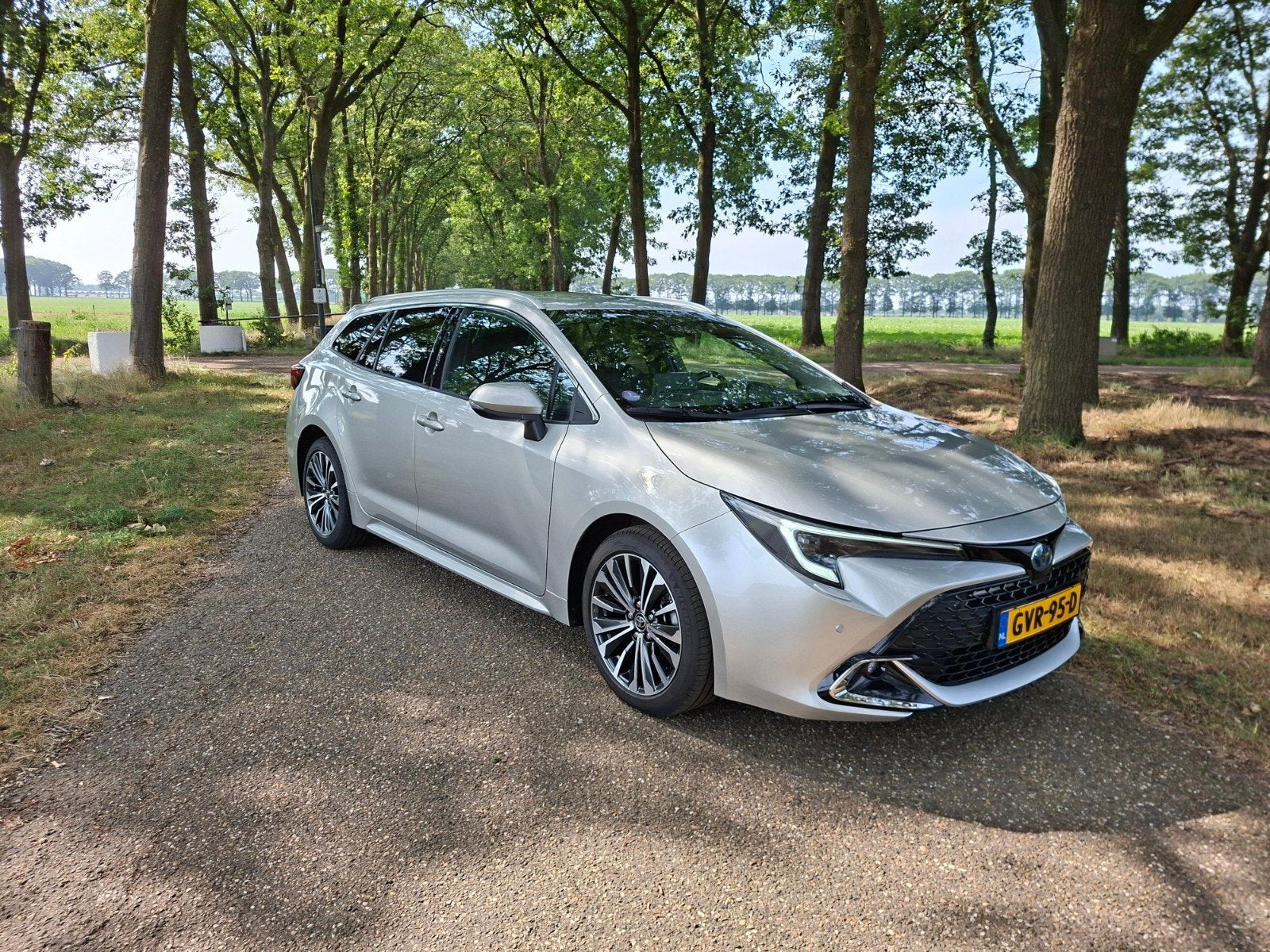 Toyota Corolla TS 1.8 Hybrid Dynamic 140 pk 2024 Nieuwstaat, 4 cilinders, Dealer onderhouden, Zilver of Grijs, Lichtsensor