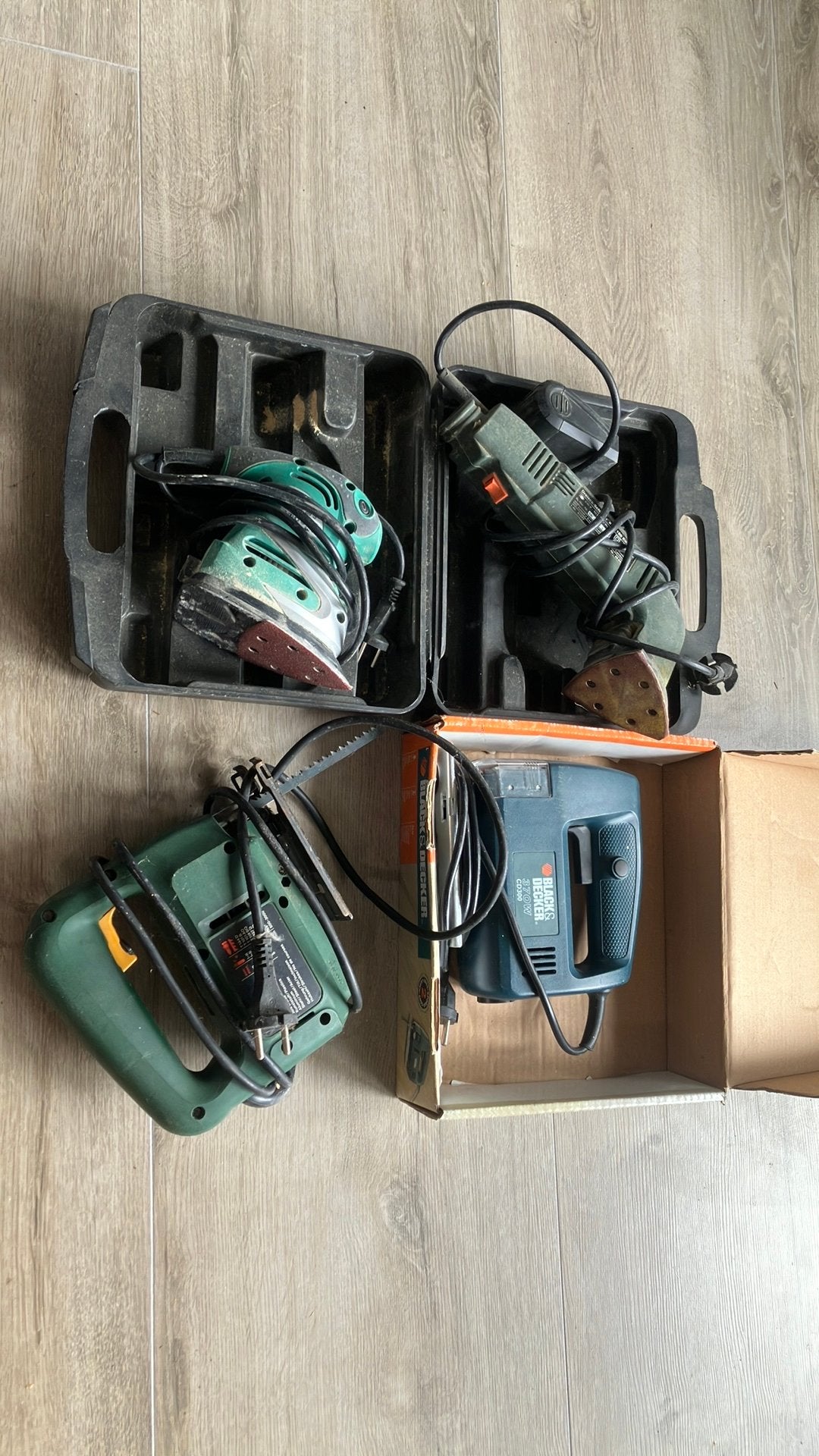 2 schuurmachines en 2 decoupeerzagen, Doe-het-zelf en Verbouw, Gereedschap | Schuurmachines, Ophalen, Zo goed als nieuw, 1200 watt of meer