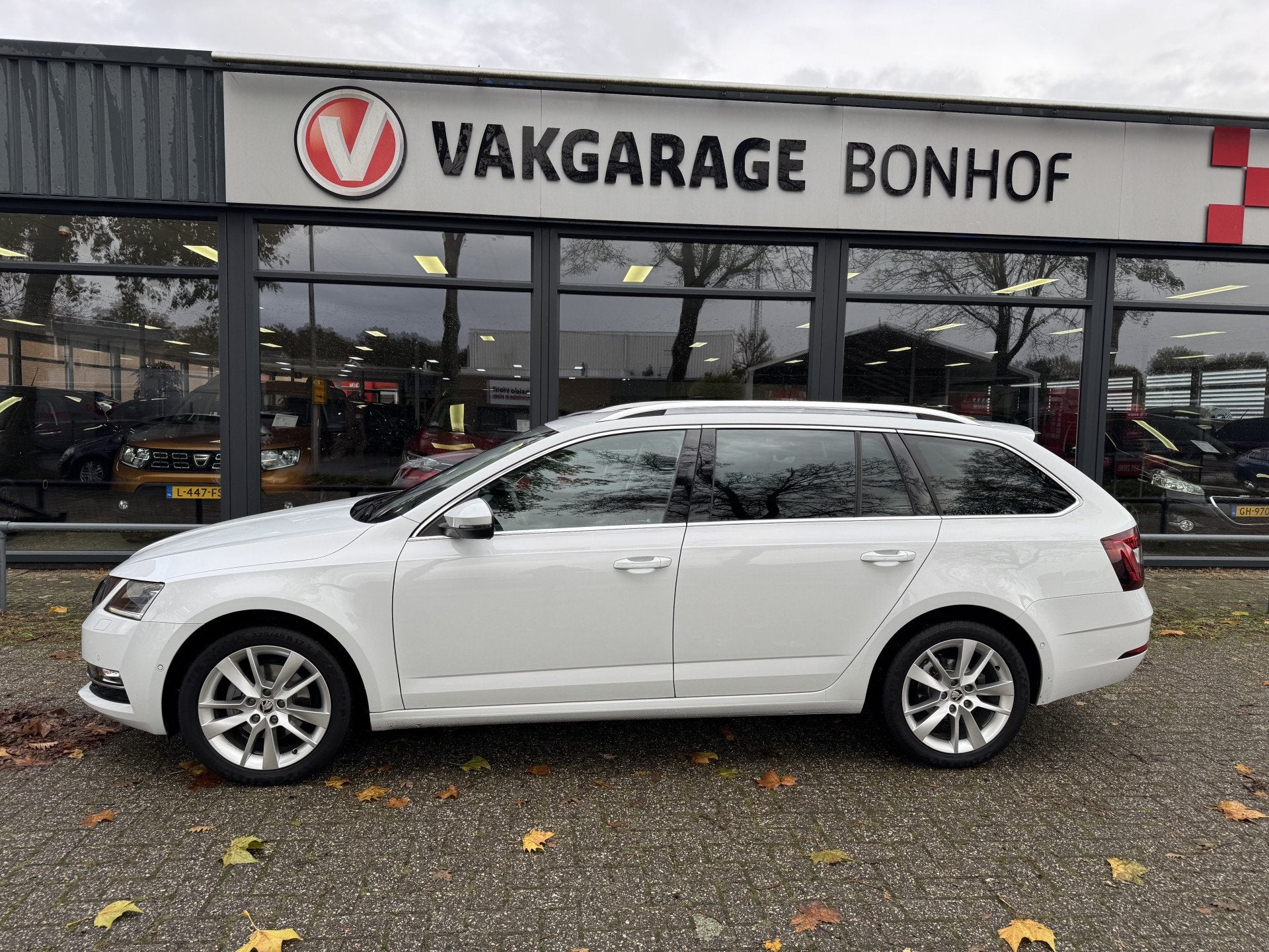 Skoda Octavia Combi 1.0 TSI Greentech Style Business AUTOMAA, Auto's, Gebruikt, Euro 6, 116 pk, Wit