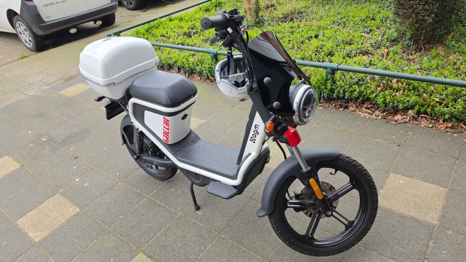 Nieuwe elektrische brommer - minder dan 200 km, Ophalen, Zo goed als nieuw