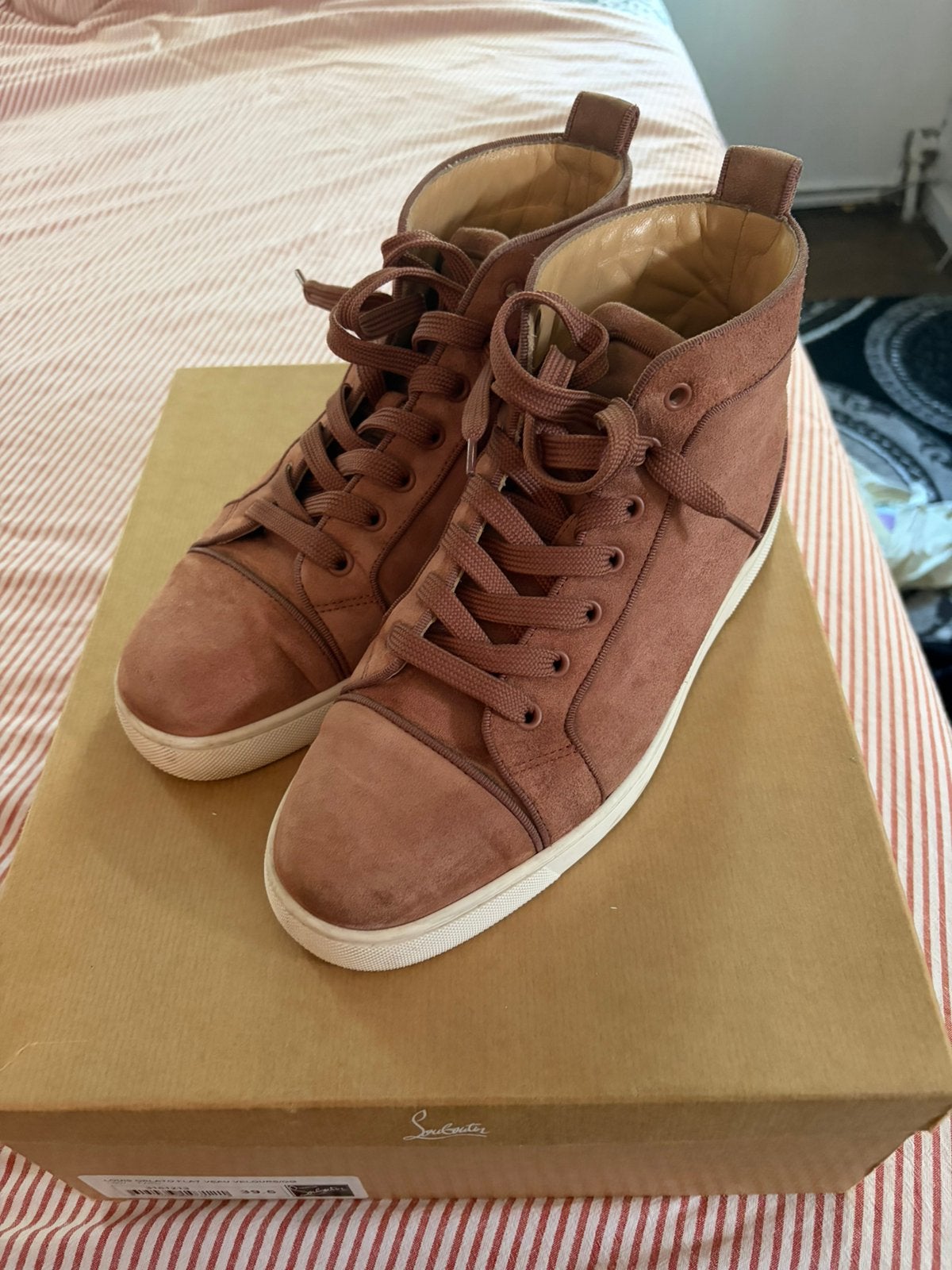 Louboutins zeer netjes., Ophalen of Verzenden, Zo goed als nieuw, Overige kleuren