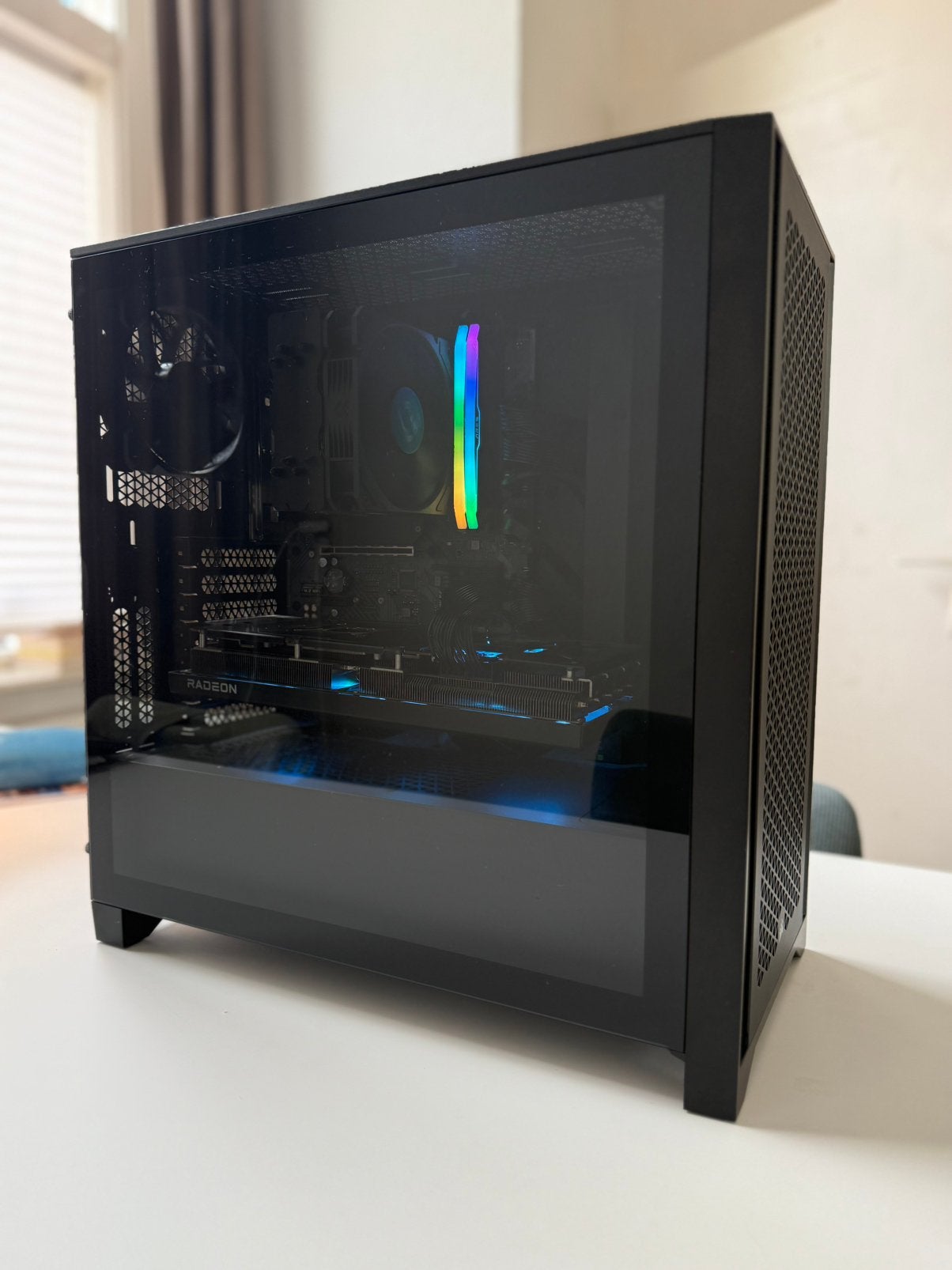 Gaming PC – Ryzen 5 7600 / RX 7700 XT / 32GB RAM / 2TB SSD