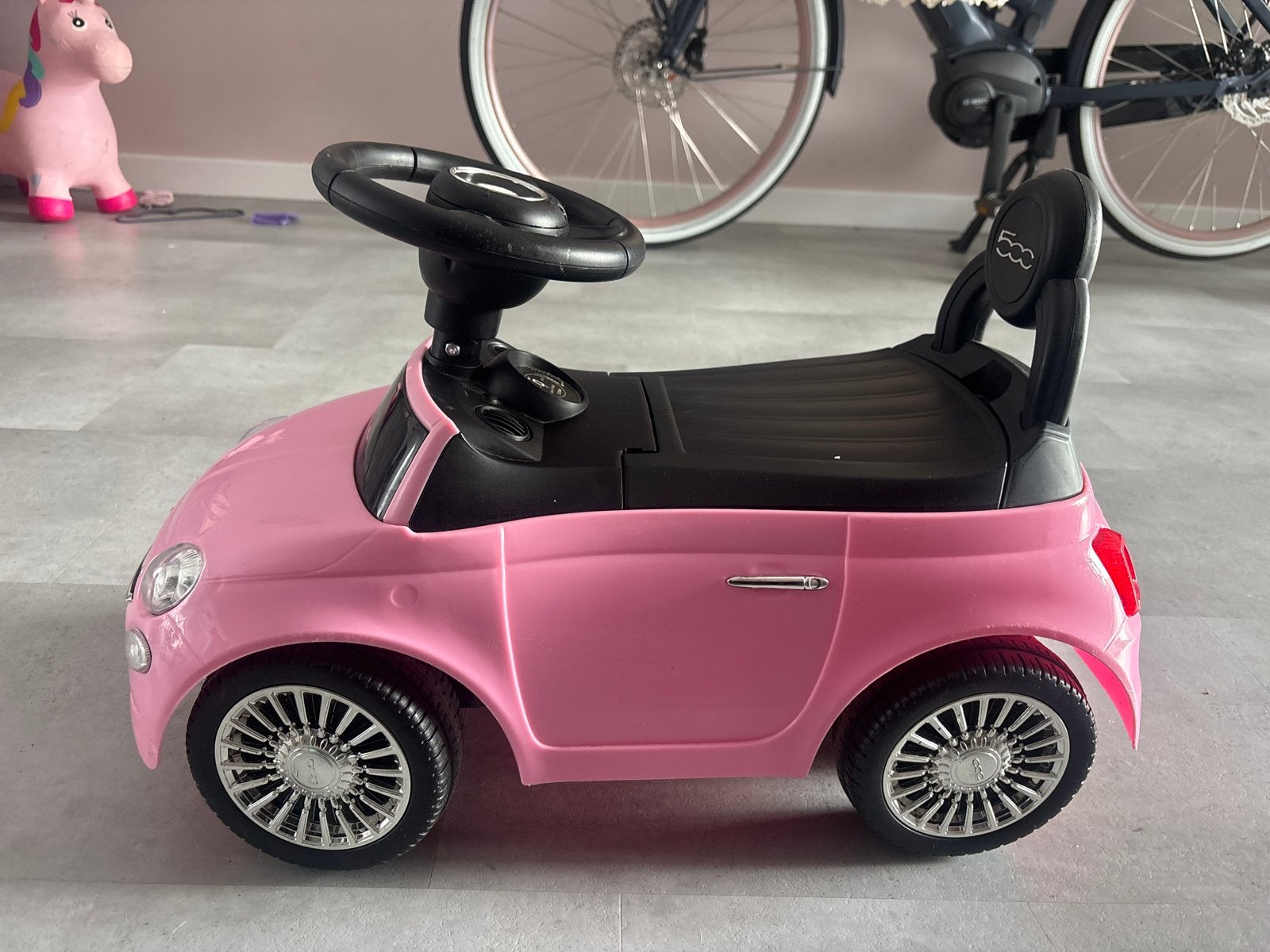 Roze Fiat 500 loopauto voor kinderen - Zo goed als nieuw, Ophalen of Verzenden