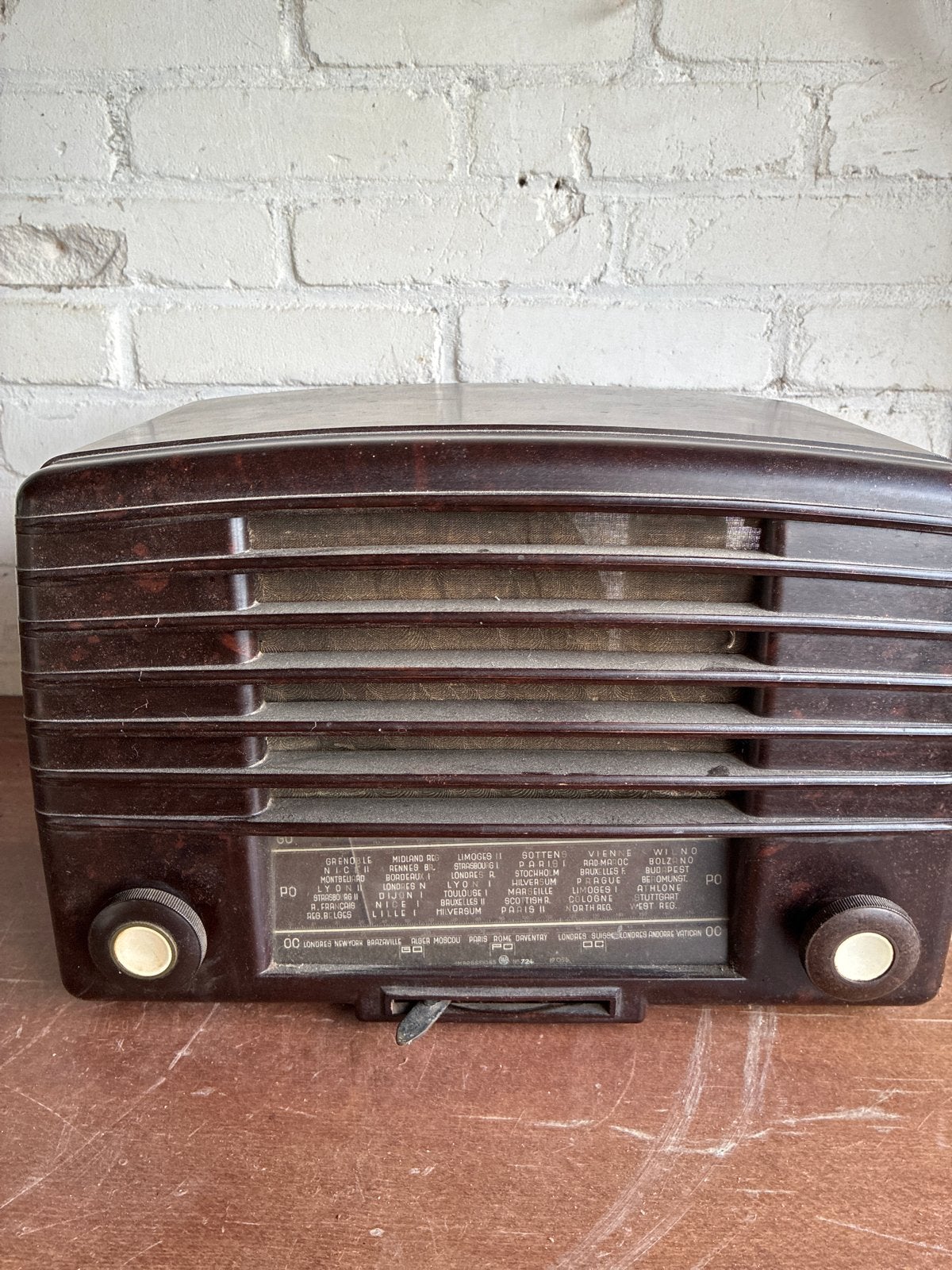 Vintage bruine radio, van bakeliet, Ophalen of Verzenden, Gebruikt, Radio