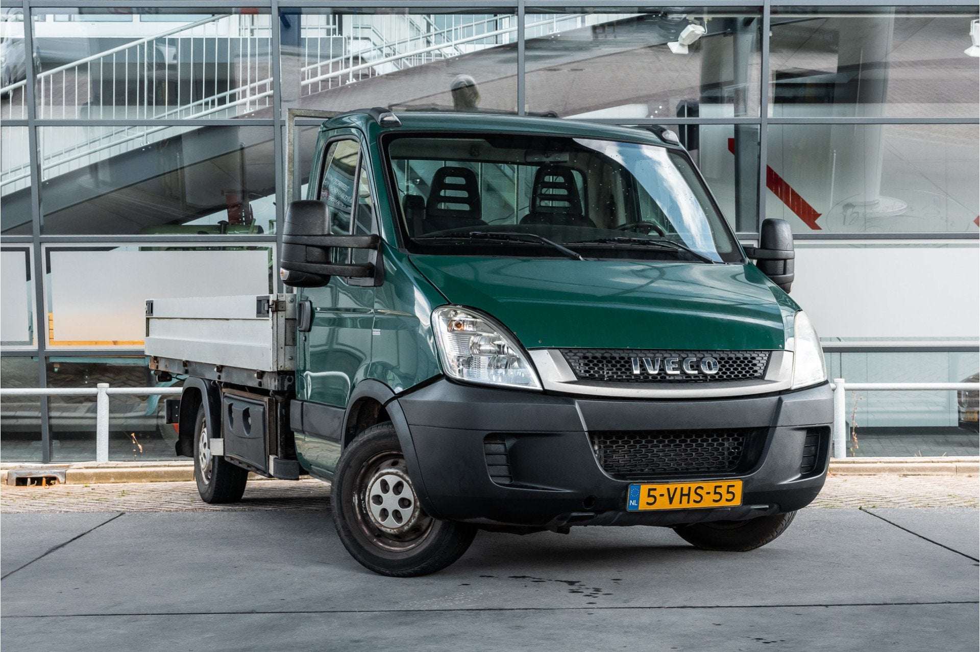Iveco Daily 35S18 3.0 177 PK | Open bakwagen | Trekhaak | El, Gebruikt, Zwart, 4 cilinders, Iveco