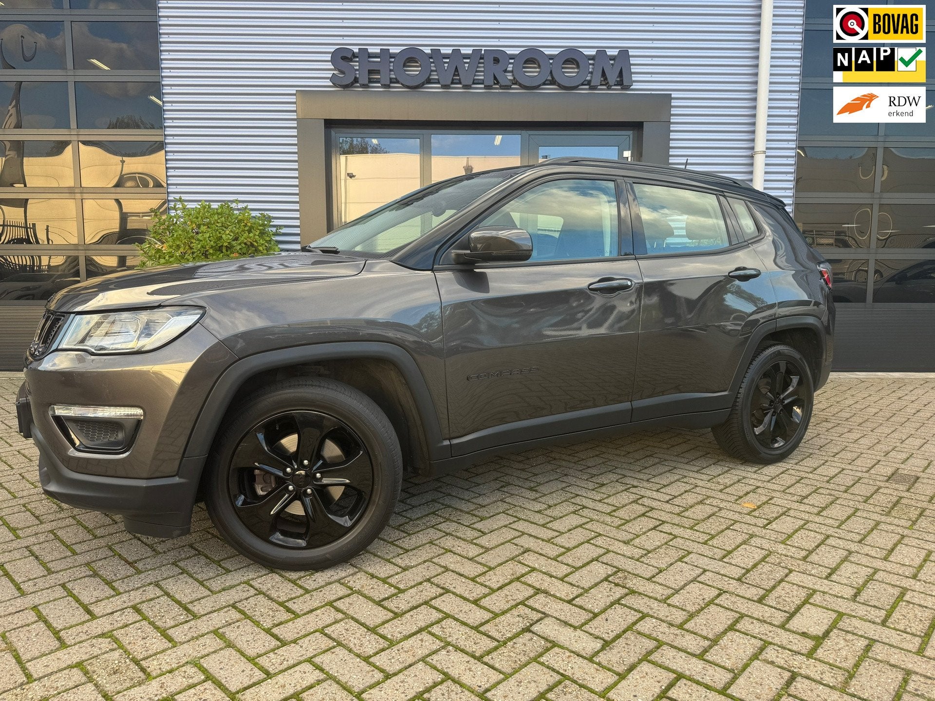 Jeep Compass 1.4 MultiAir Night Eagle |CRUISE|LEDER|APPLECAR, Auto's, Voorwielaandrijving, Dealer onderhouden, 450 kg, Gebruikt