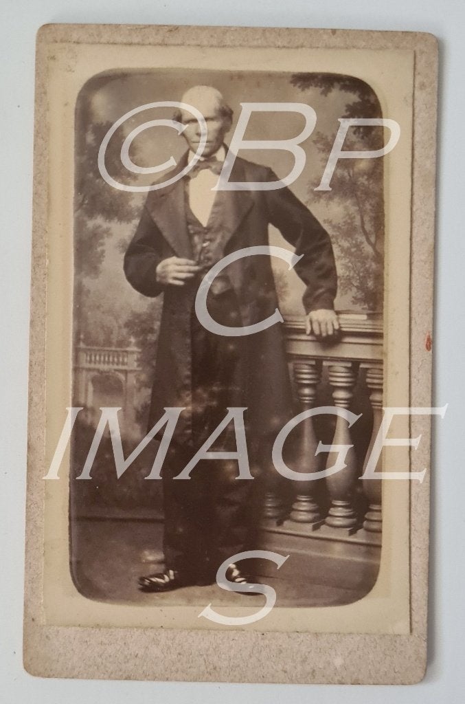 cdv beetje griezelige oudere man staand Amsterdam 1870's, Gebruikt, Verzenden, Foto, Voor 1940