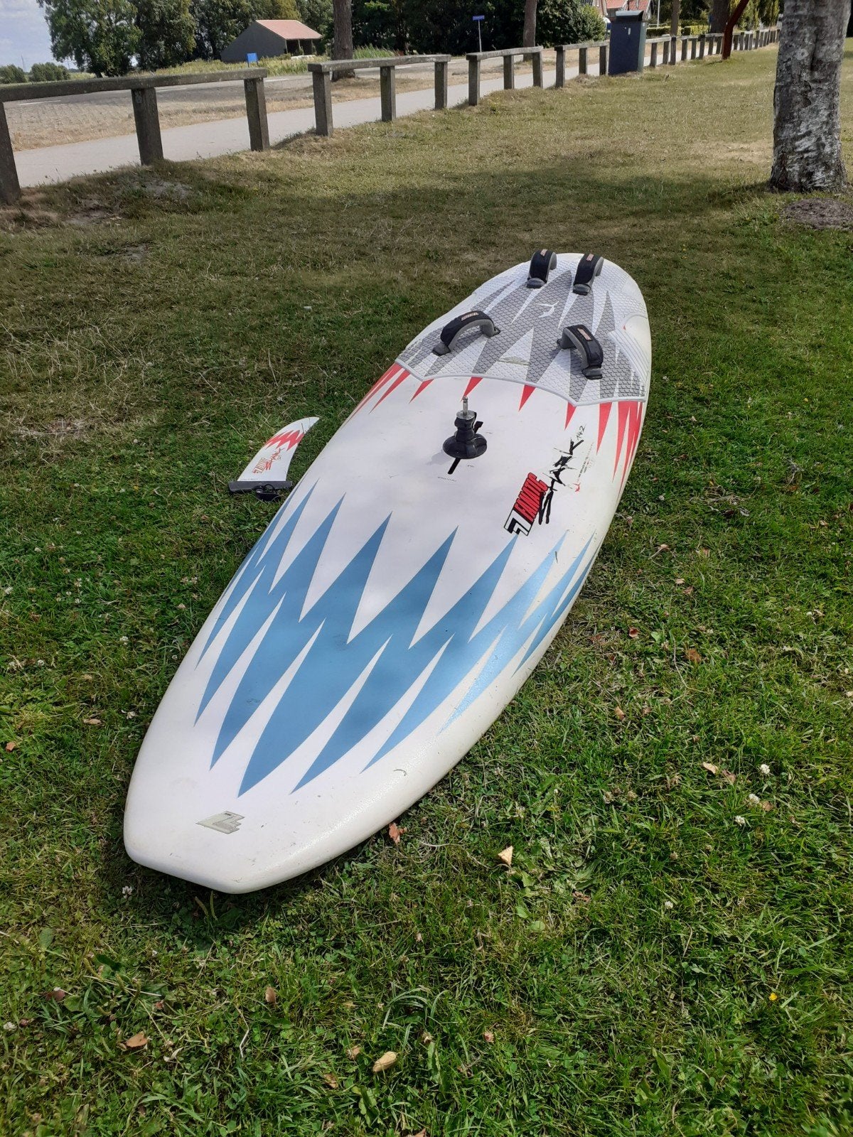Fanatic Shark 142 Windsurfplank met vin en voetbanden, 250 tot 300 cm, Gebruikt, Fanatic, Plank