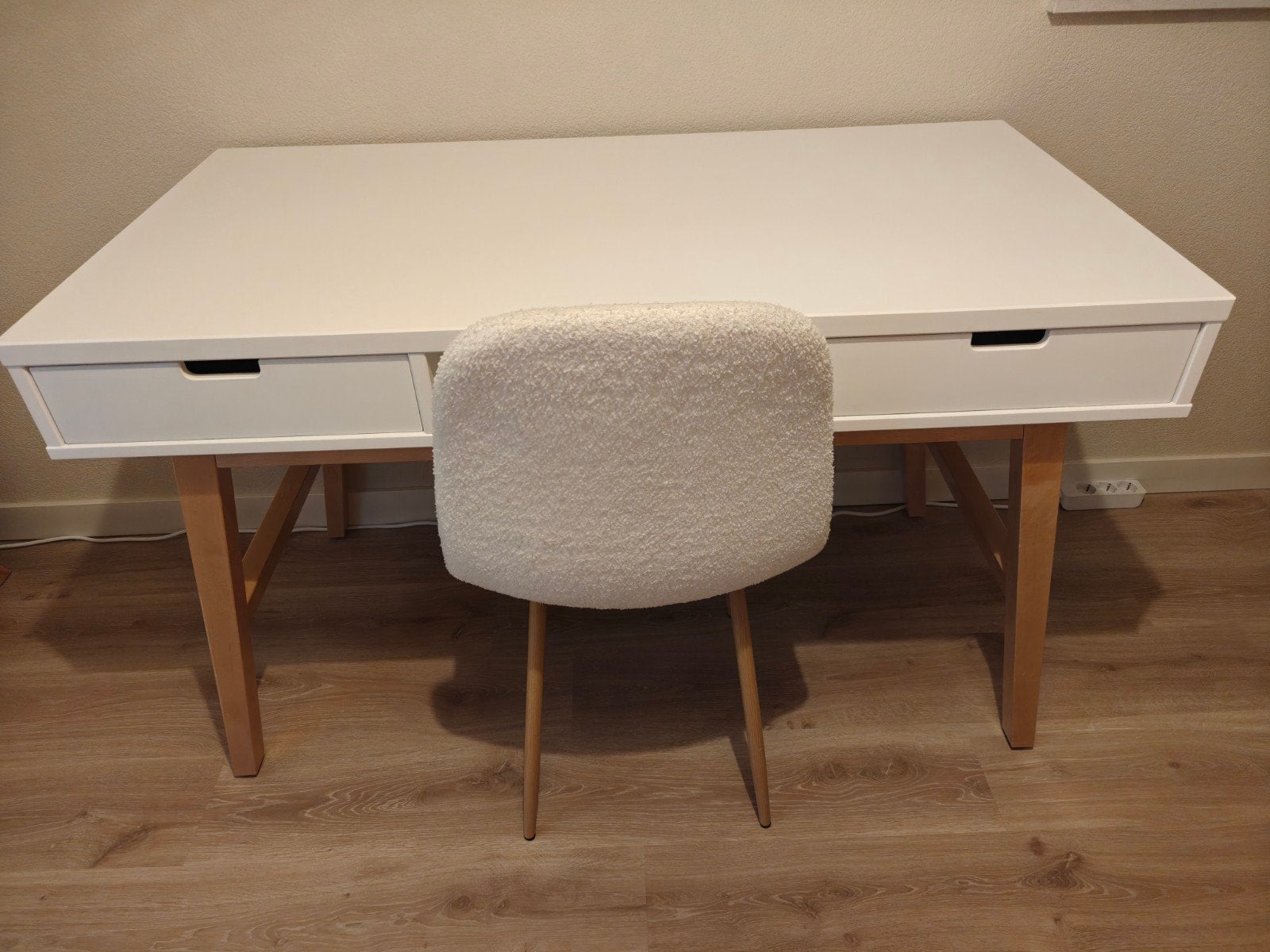 Bobita Lynn tiener en kinderbureau, als nieuw. Stoel gratis, Huis en Inrichting, Ophalen, Zo goed als nieuw