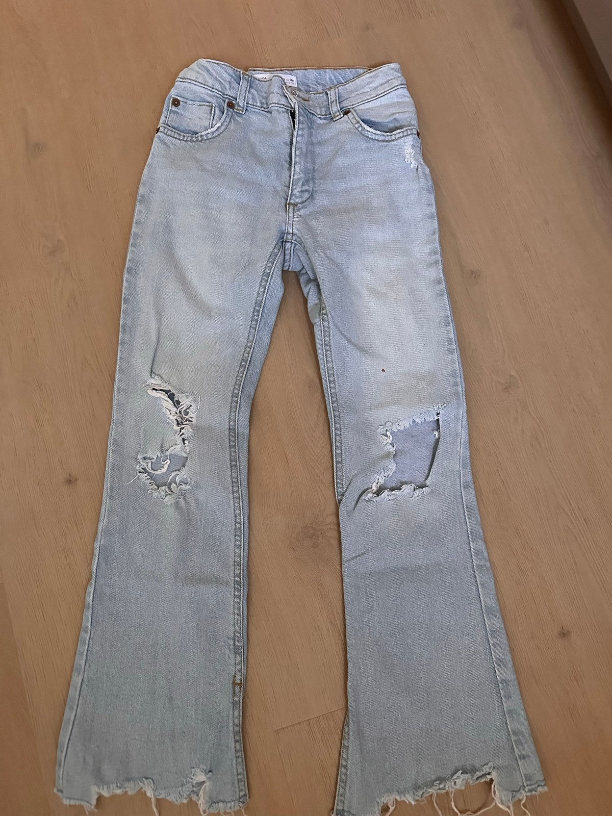 ZARA | Flared jeans met gaten | Maat: 140, Kinderen en Baby's, Kinderkleding | Maat 140, Ophalen of Verzenden, Gebruikt, Meisje