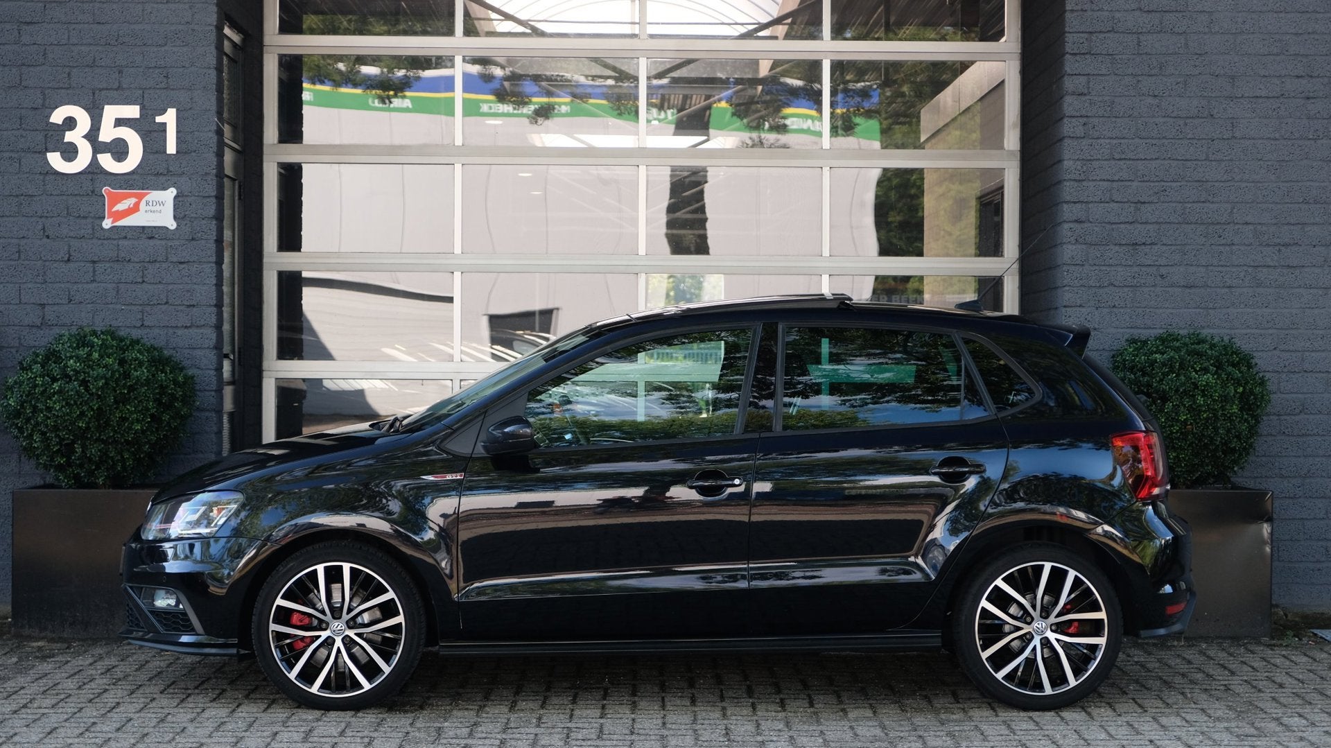 Volkswagen Polo 1.8 TSI GTI 192PK DSG|CRUISE|CARPLAY|PANO|FU, Auto's, Volkswagen, Gebruikt, Zwart, Zwart, Origineel Nederlands