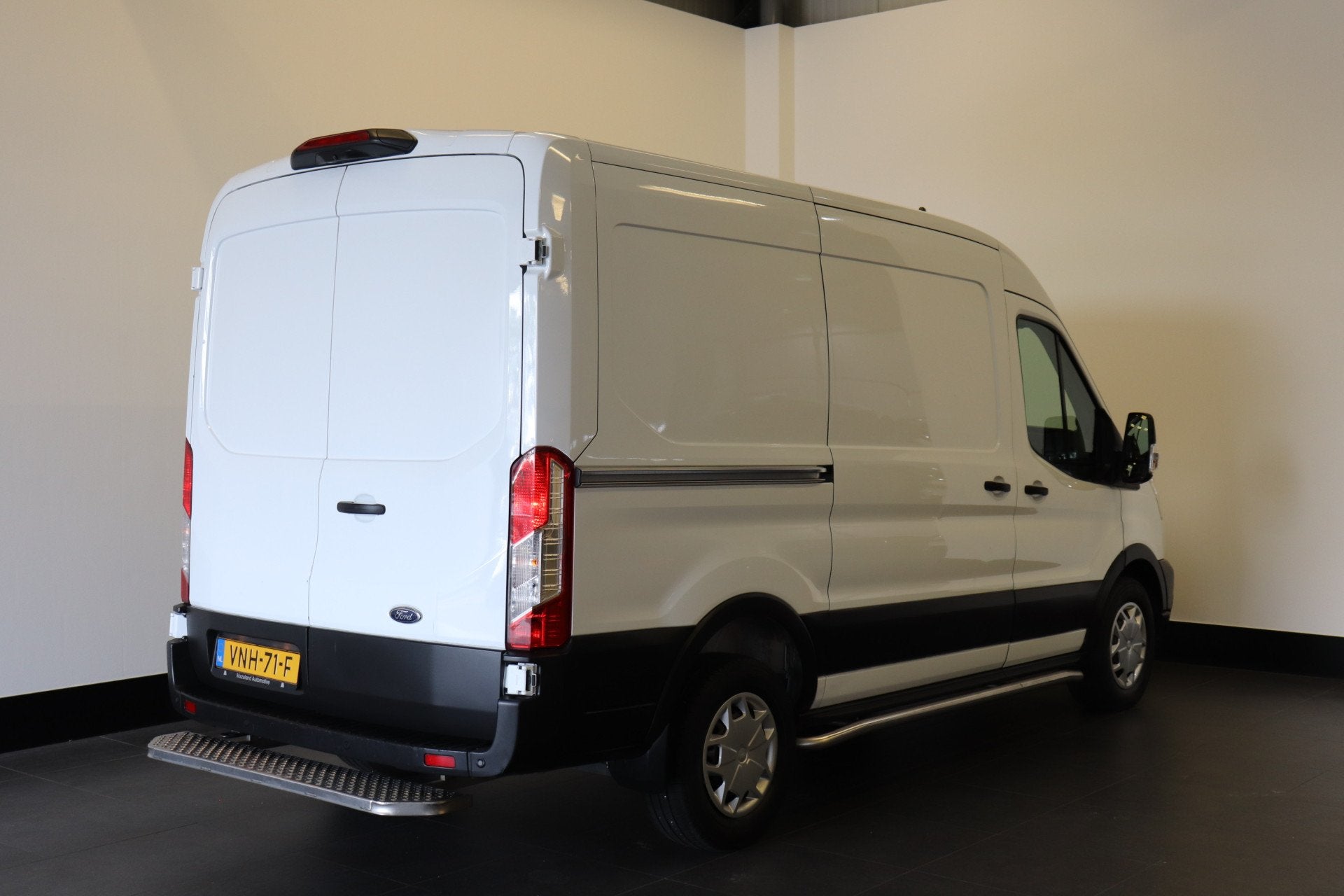 Ford Transit 2.0 TDCI 130PK L2H2 EURO 6 - Airco - Navi - Cru, Auto's, Bestelauto's, Voorwielaandrijving, Stof, 4 cilinders, Wit