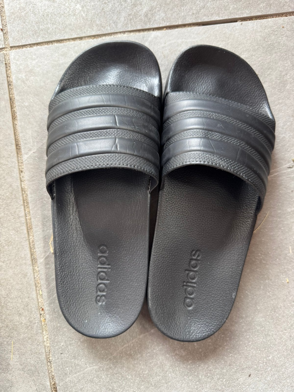 Adidas adilette slippers zgan zwart 40,5, Ophalen, Zo goed als nieuw, Zwart