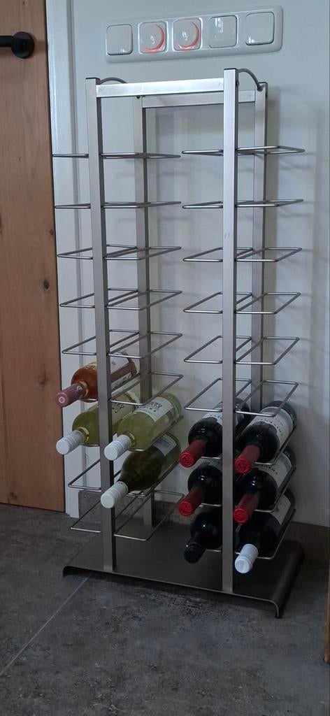 Stijlvol metalen wijnrek voor 36 flessen, Huis en Inrichting, Woonaccessoires | Wijnrekken, Zo goed als nieuw, 75 cm of meer, Metaal