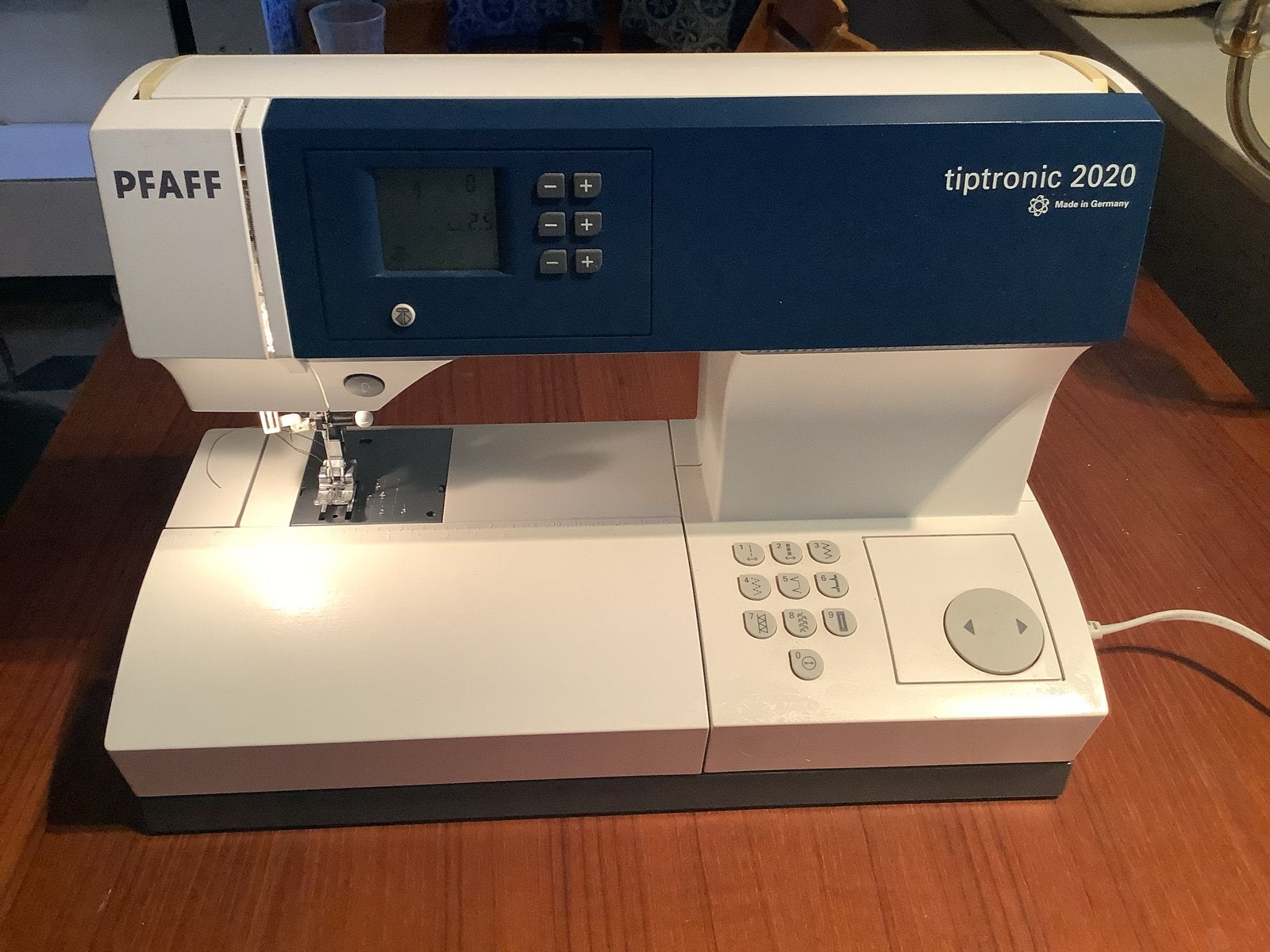 Pfaff Tiptronic 2020 Naaimachine met Extra's, Ophalen, Zo goed als nieuw, Naaimachine, Pfaff
