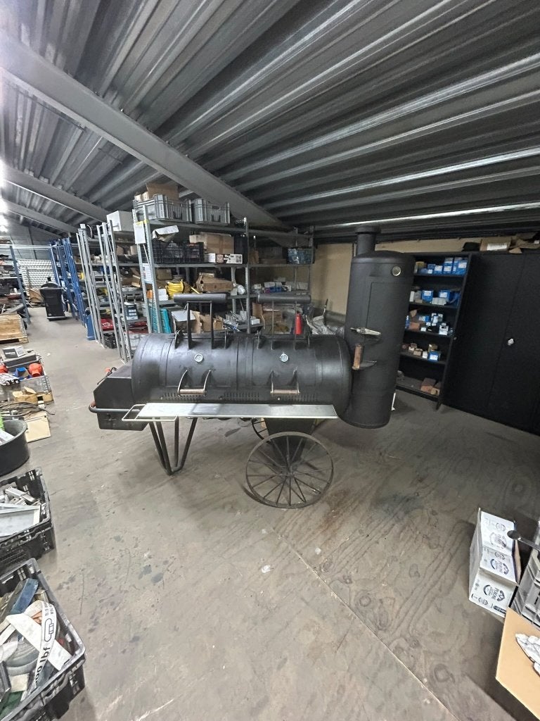 Stalen barbecue met kolenbak en rookcabine – zelfgemaakt, Ophalen, Zo goed als nieuw, Onbekend