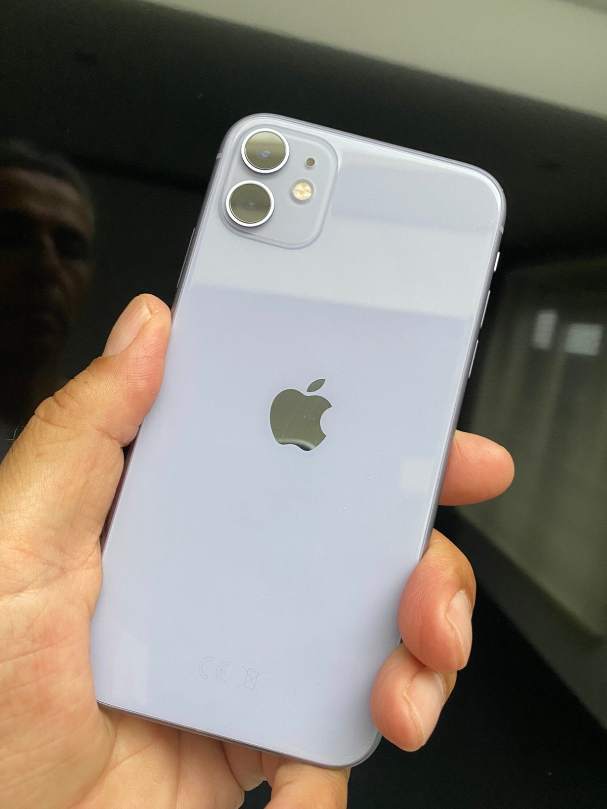 Iphone 11 64gb, voor/achter krasvrij met lichte vochtschade., 70 %, Paars, Zo goed als nieuw, 64 GB