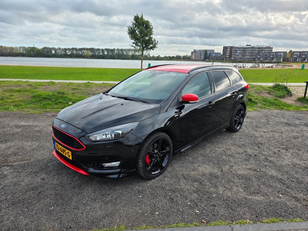 Ford Focus 1.5 EcoBoost ST-Line Red/Black Edition 86.000 km, Dealer onderhouden, Stof, 1498 cc, 4 cilinders