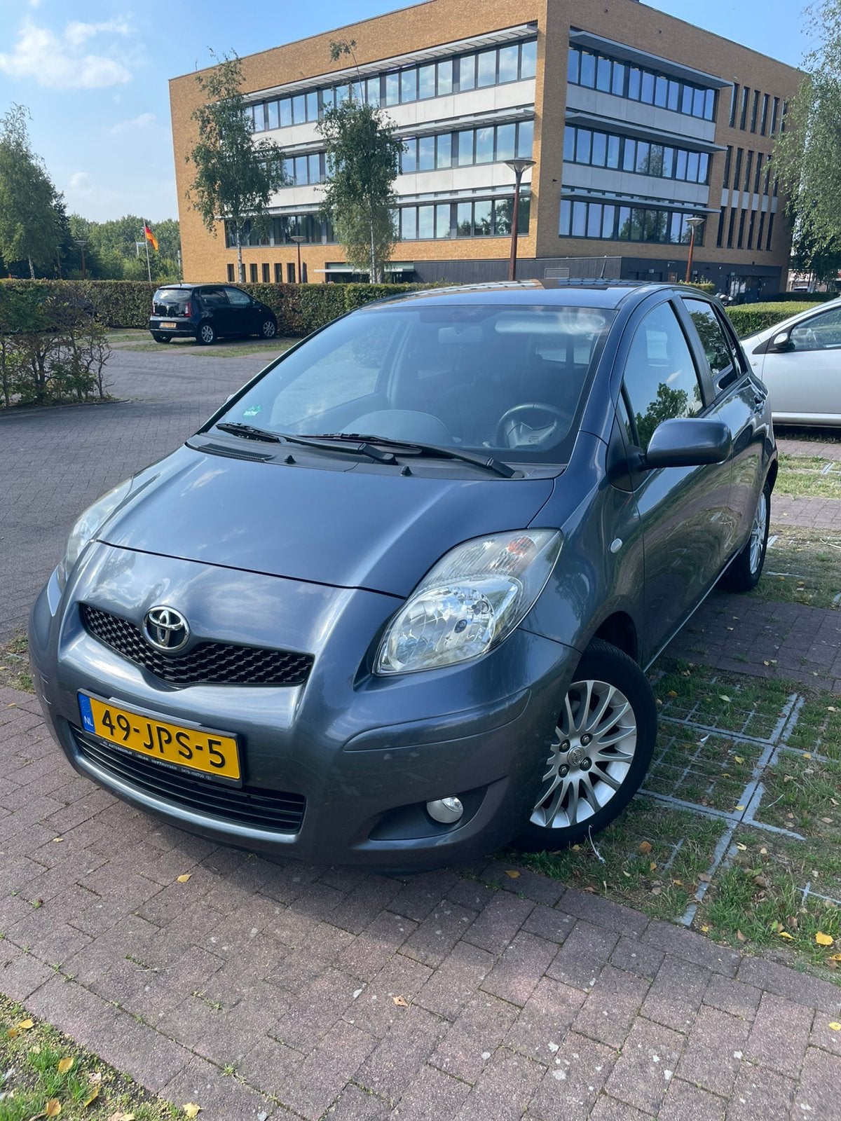 Toyota Yaris 1.3 16V Vvt-i 5DR 2009 Blauw, Auto's, Voorwielaandrijving, 1025 kg, 40 €/maand, 4 cilinders