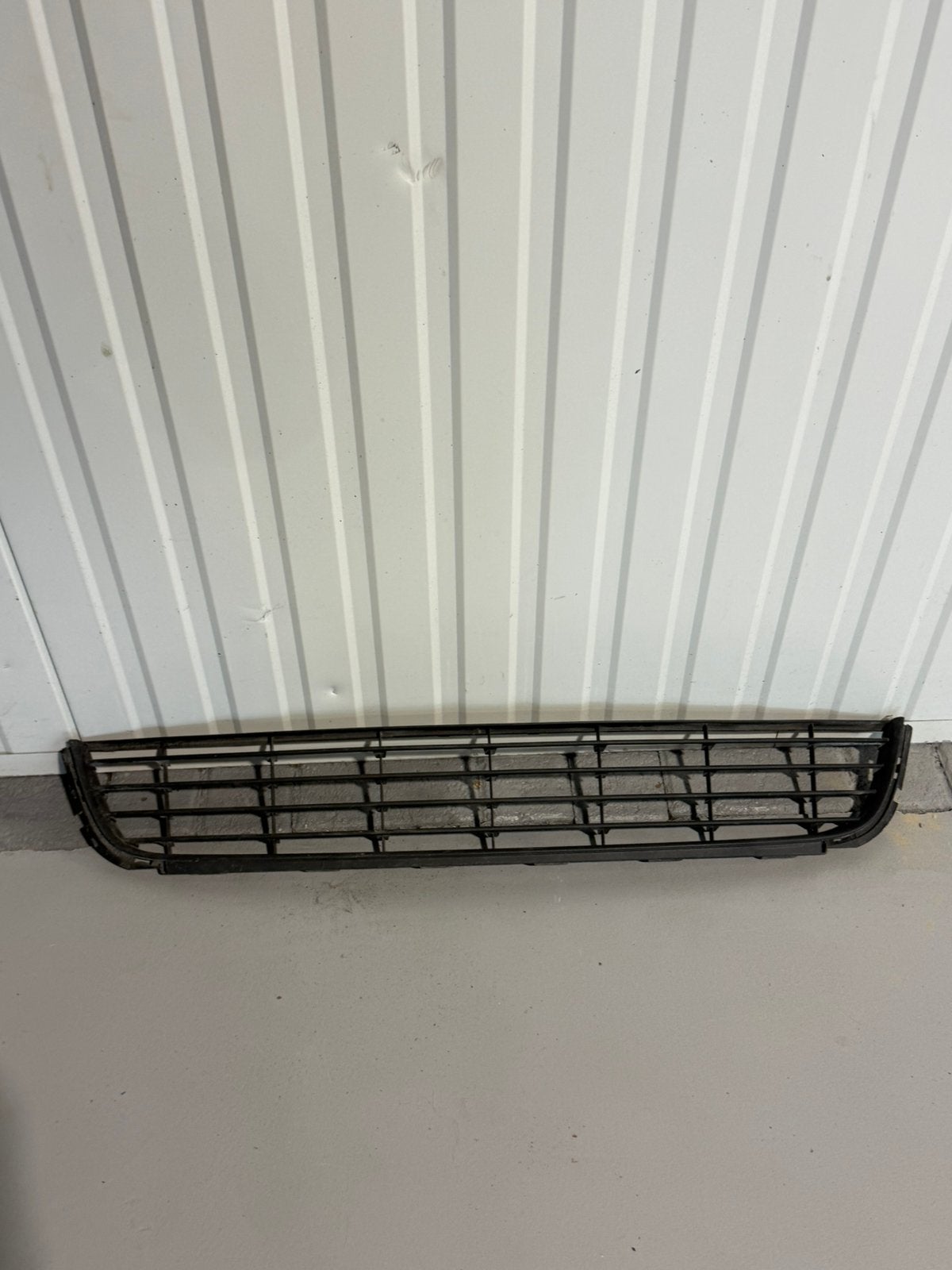 Originele VW Golf 7 Voorbumper Grille Midden 5G0 853 677 E, Auto-onderdelen, Ophalen, Voor, Volkswagen, Bumper