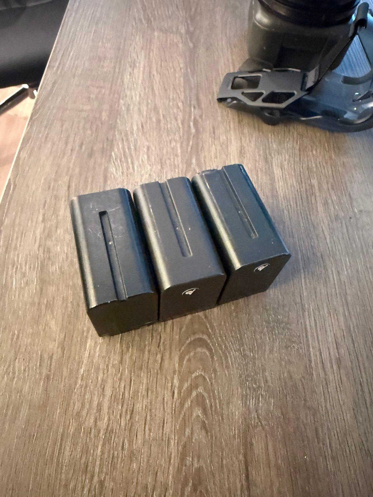 3x NP-F970 Accu, Ophalen of Verzenden, Zo goed als nieuw