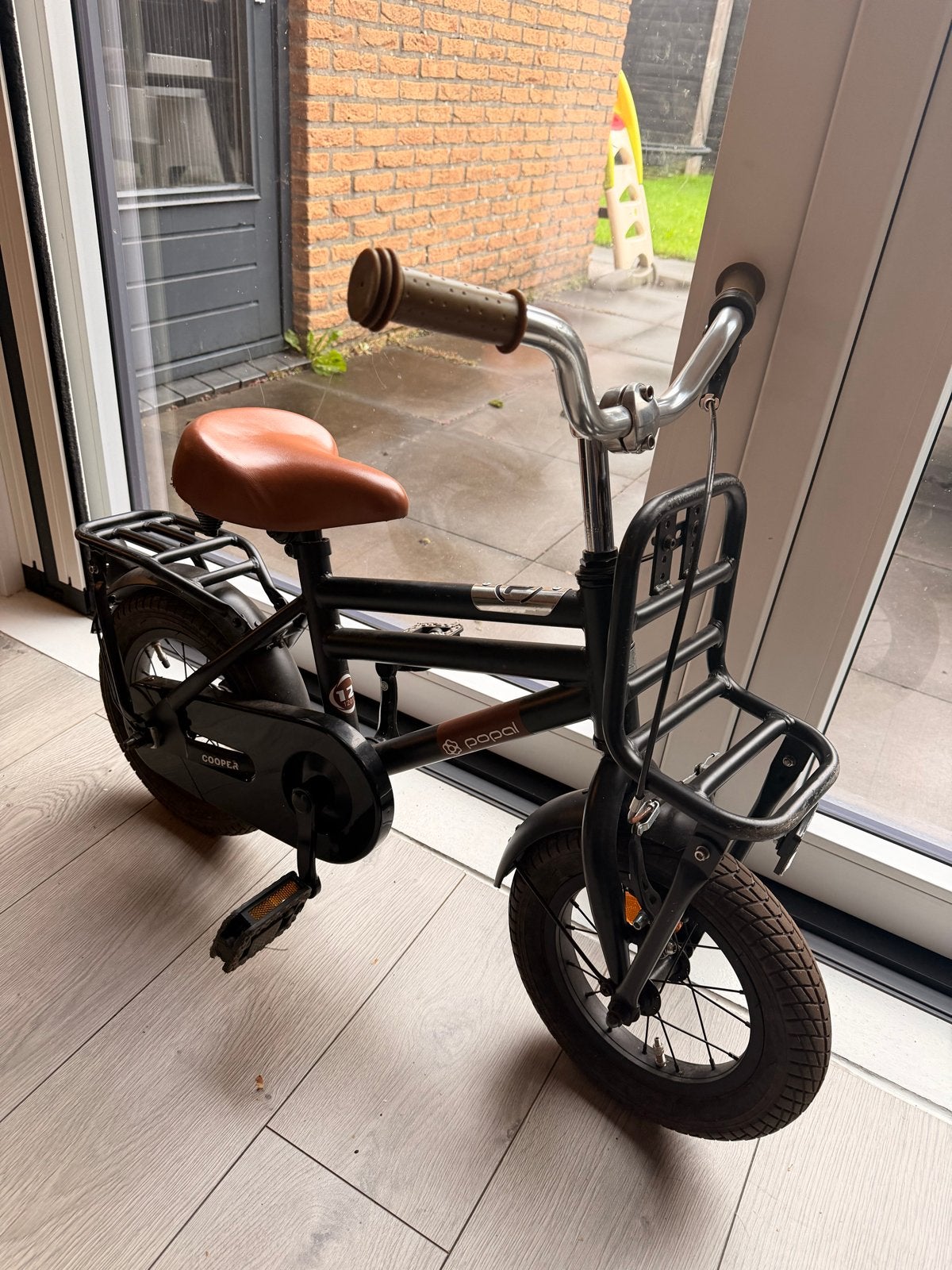 Popal Cooper kinderfiets 13 inch- Zwart met bruin zadel, Ophalen of Verzenden, Gebruikt, Terugtraprem, Minder dan 16 inch